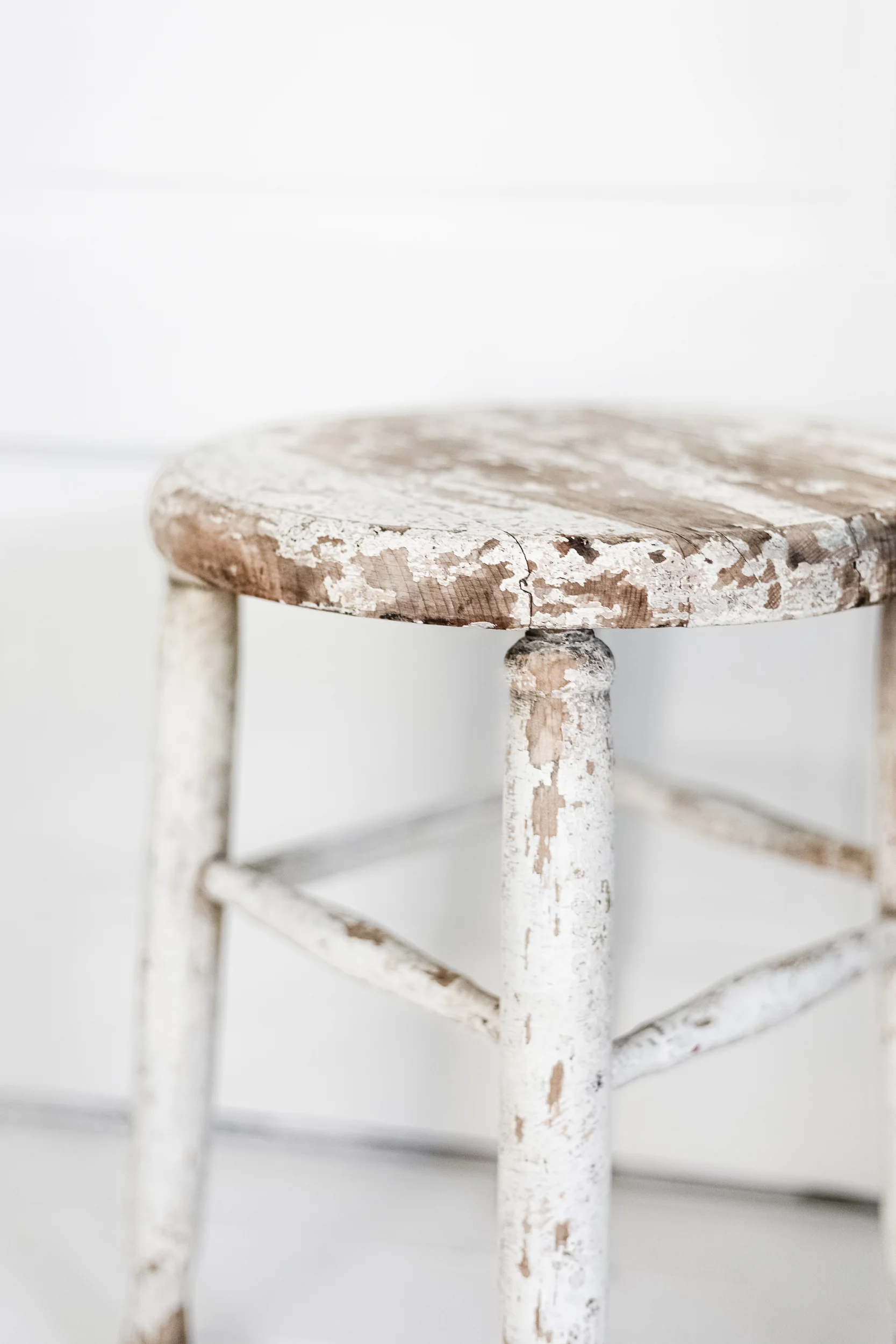 Antique_White_Chippy_Stool3.jpg