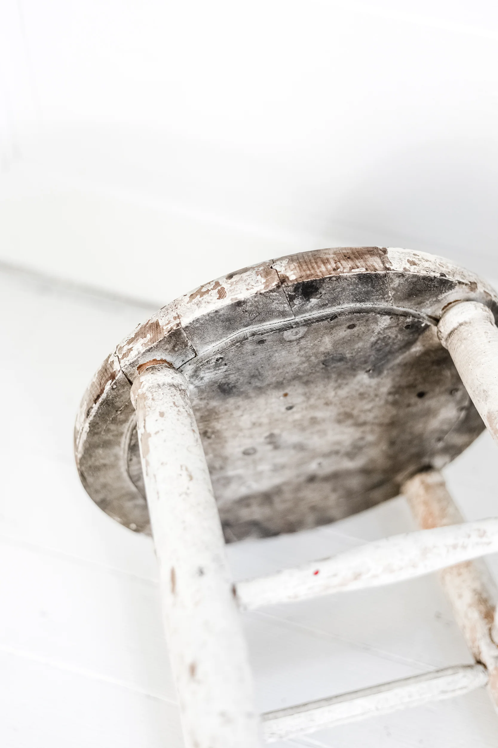 Antique_White_Chippy_Stool5.jpg