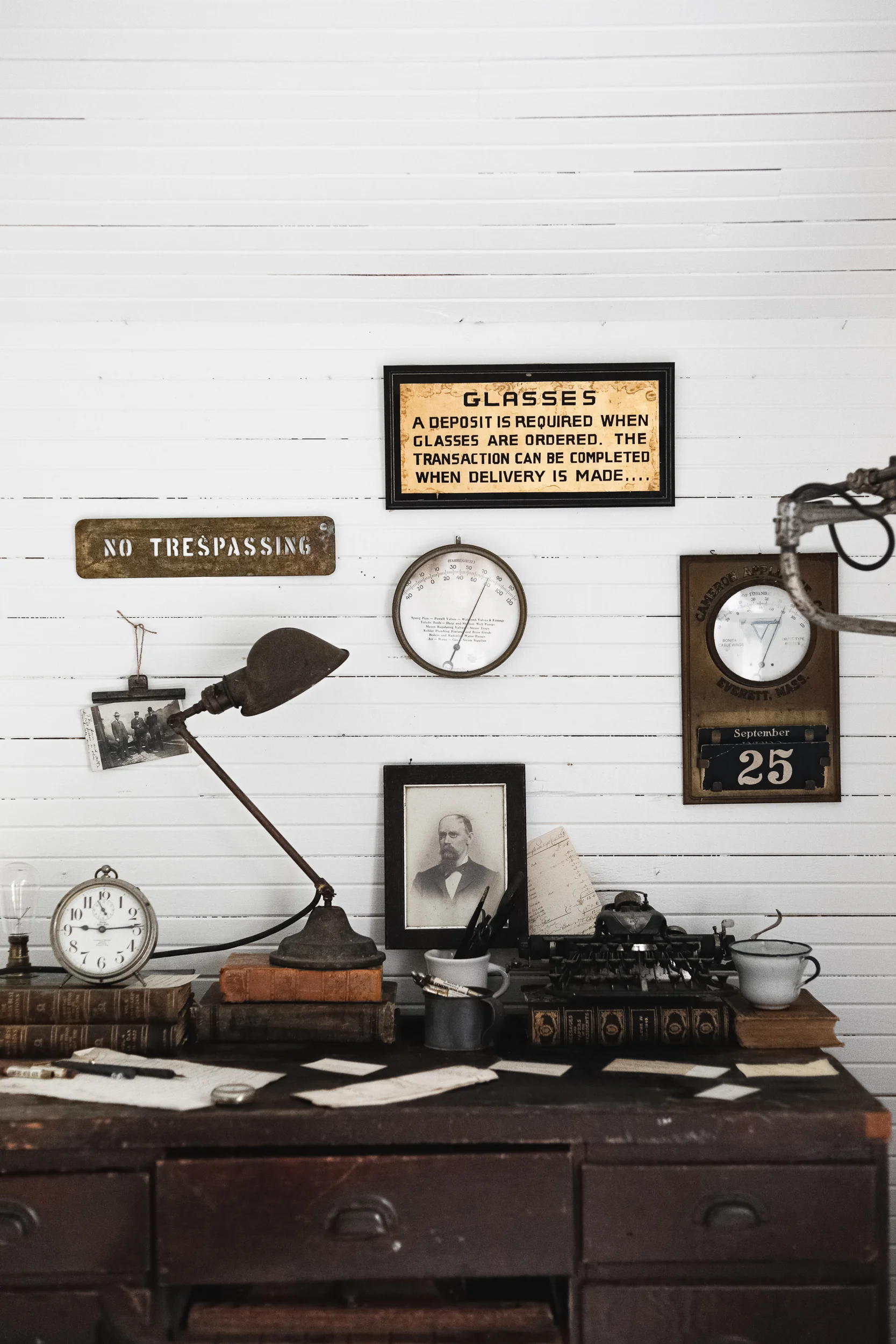 Antique_Advertising_Temperature_Gauge1.jpg