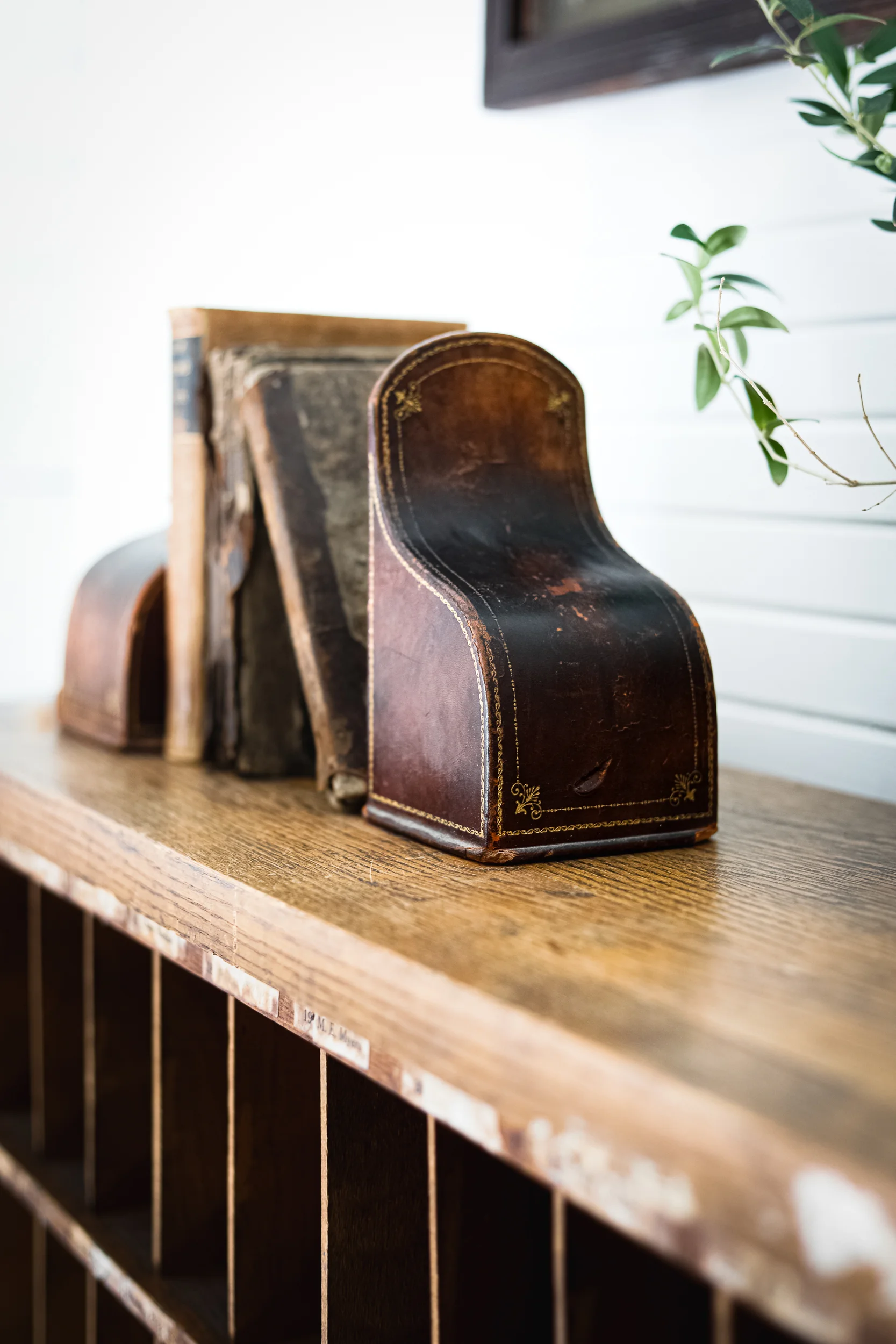 Antique_Leather_Bookends5.jpg