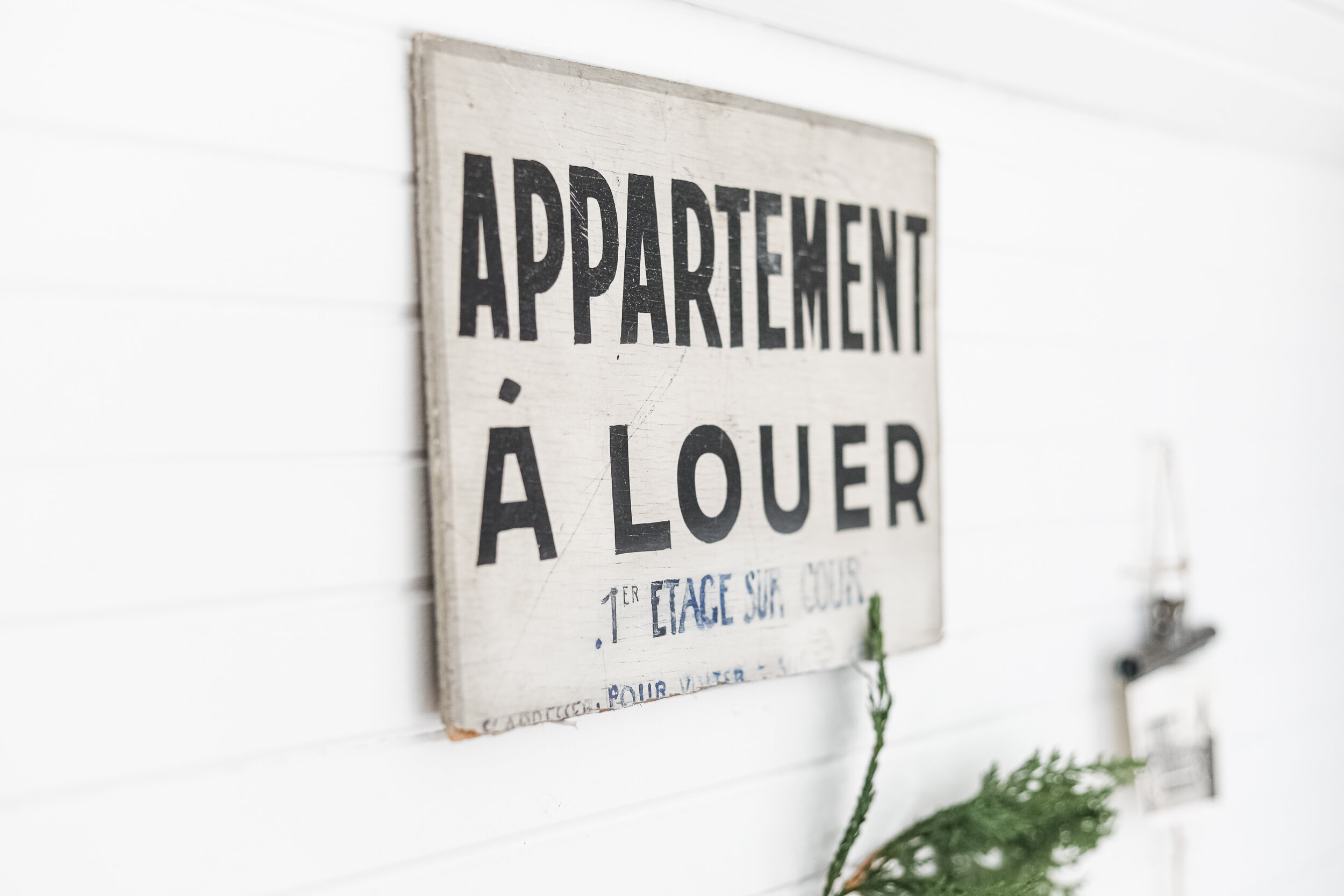 French Apartment Sign