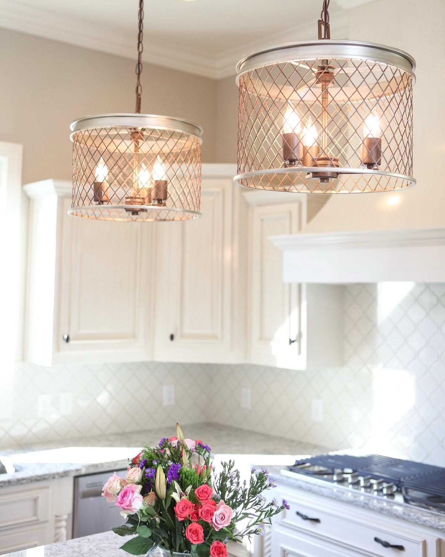 Details on details on details in this custom designed and built kitchen of our dreams! #kellywatsondesigner #ryanwatsonbuilder 
.
.
.
.
.
.
.
.
.
#customkitchen #customkitchens #customkitchendesign #customcabinets #customcabinetry #residentialdesign 