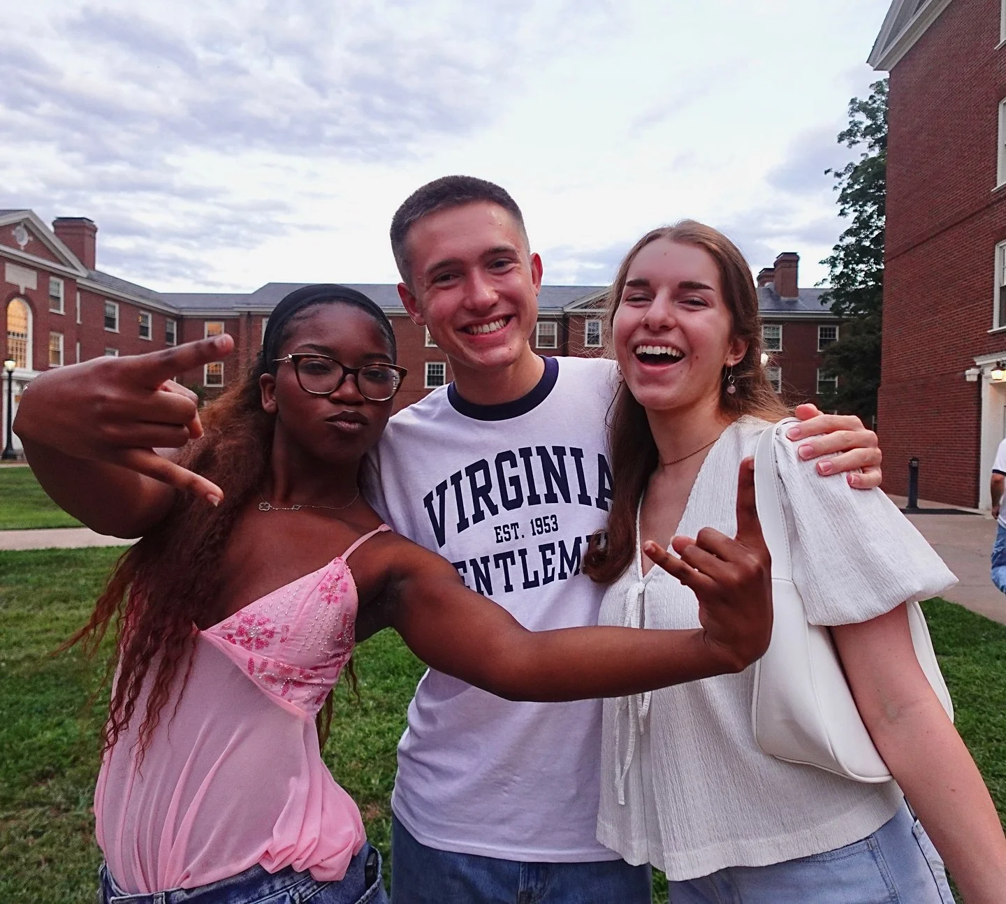 quick dorm sing recap! 💐

see you at rotunda sings tonight at 9:25!