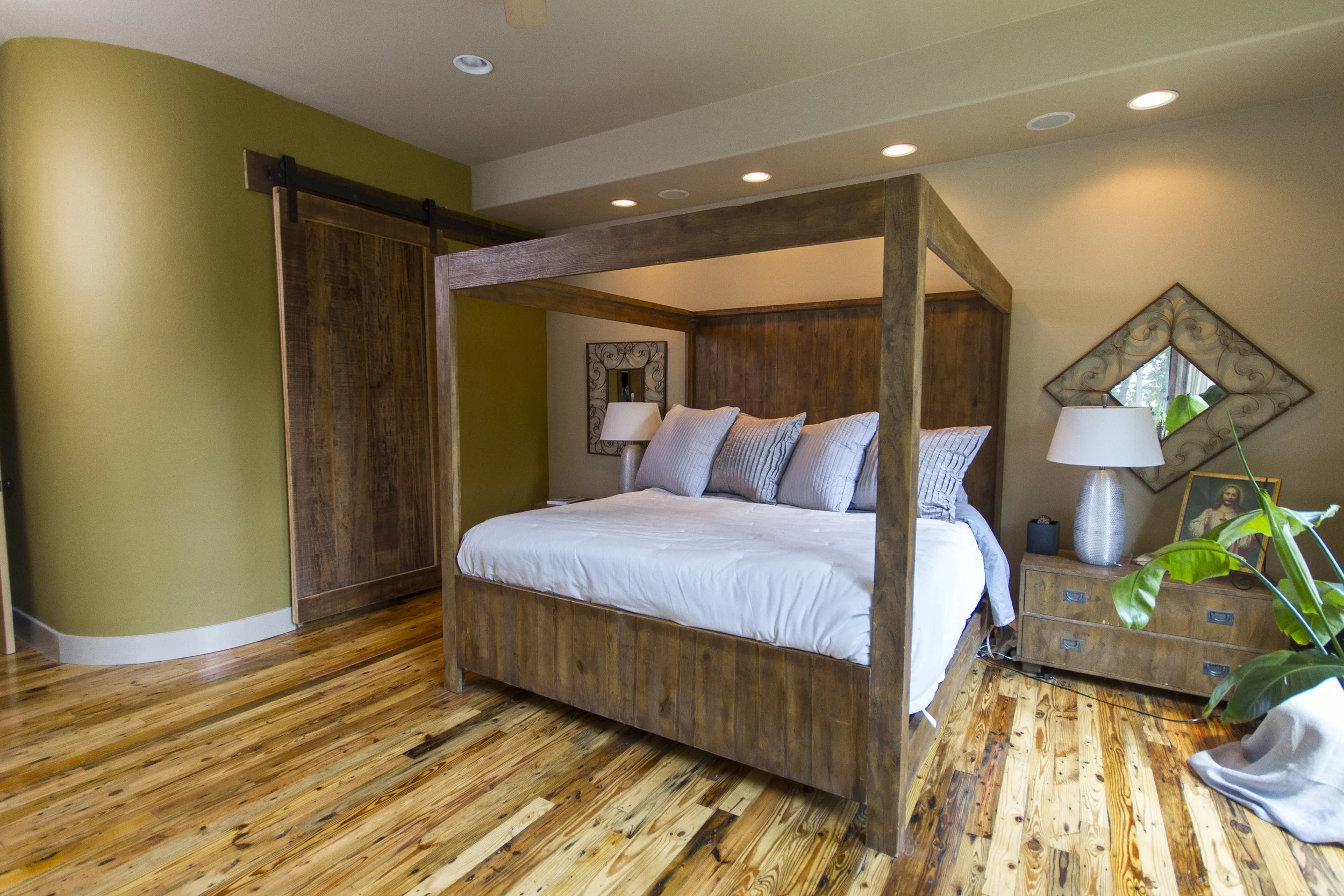 Brent & Rhonda's House Interior-21.jpg