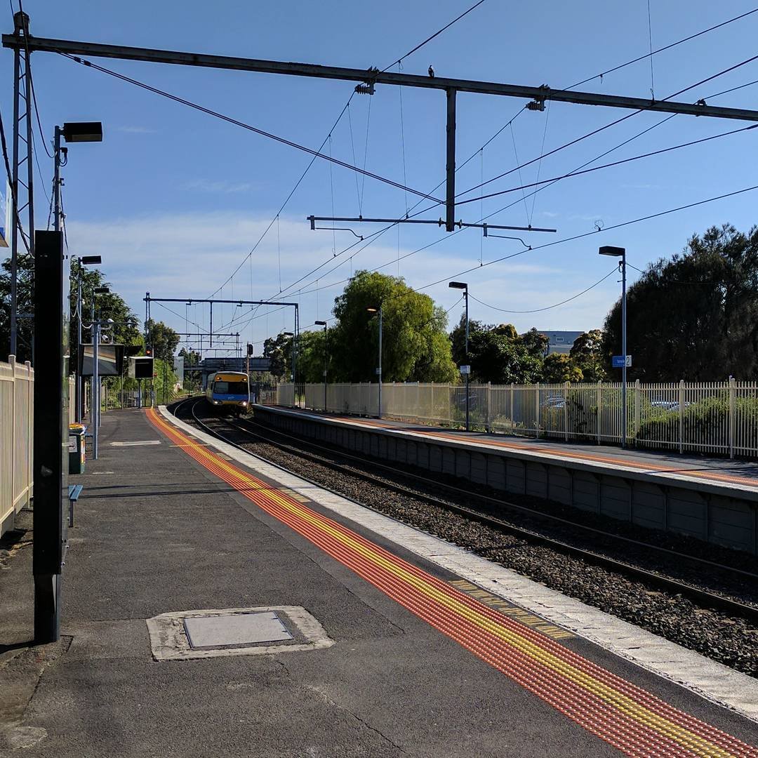 Now that we've moved to #Yarraville trains are once again part of my daily commute! :) 