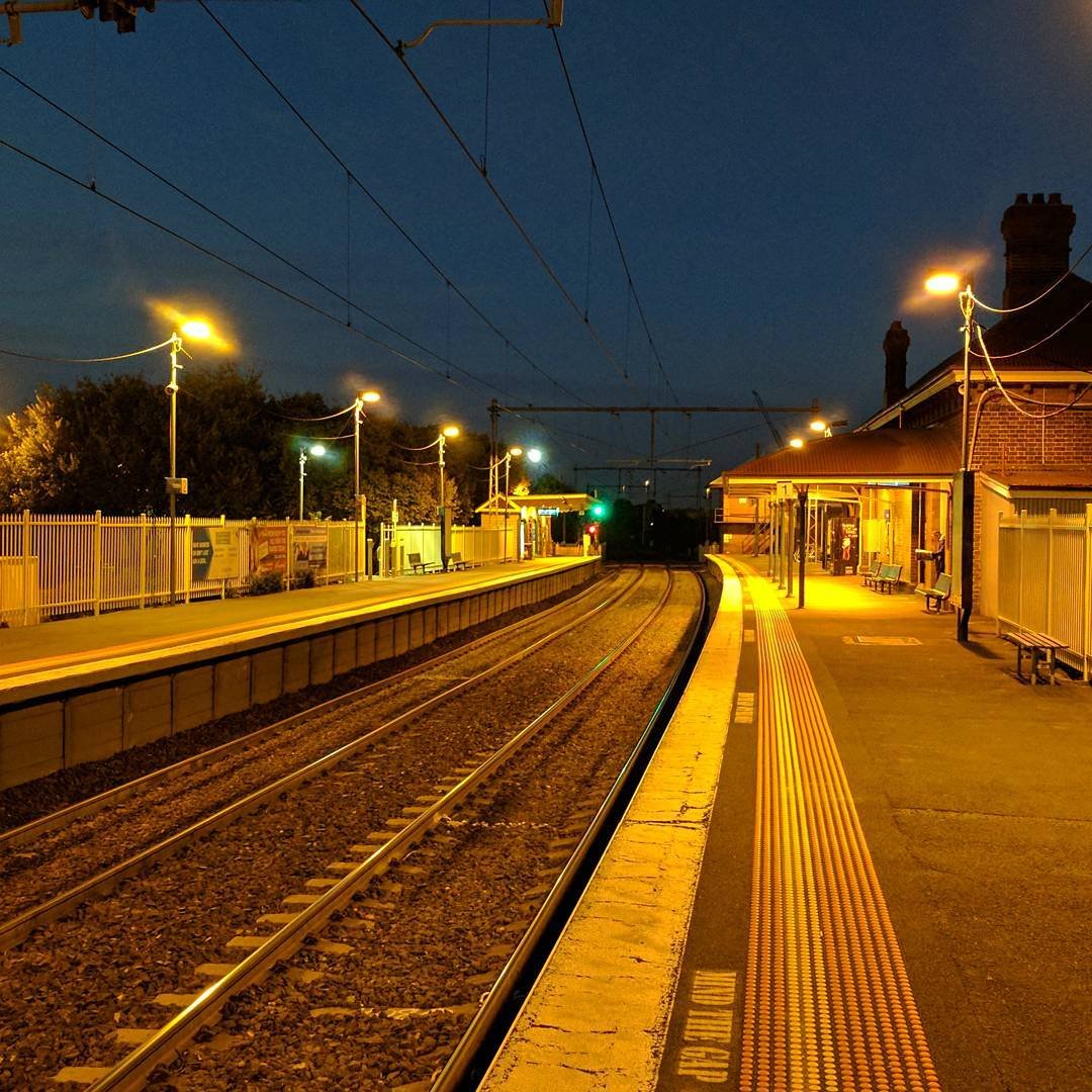  Quiet early morning train station #Yarraville #0636am 