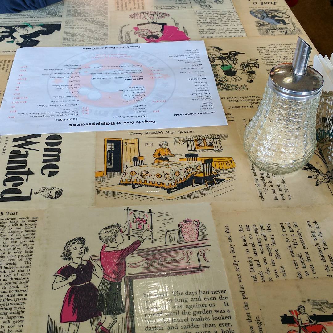  These are possibly my favourite cafe tables :) @happymaree #Yarraville 