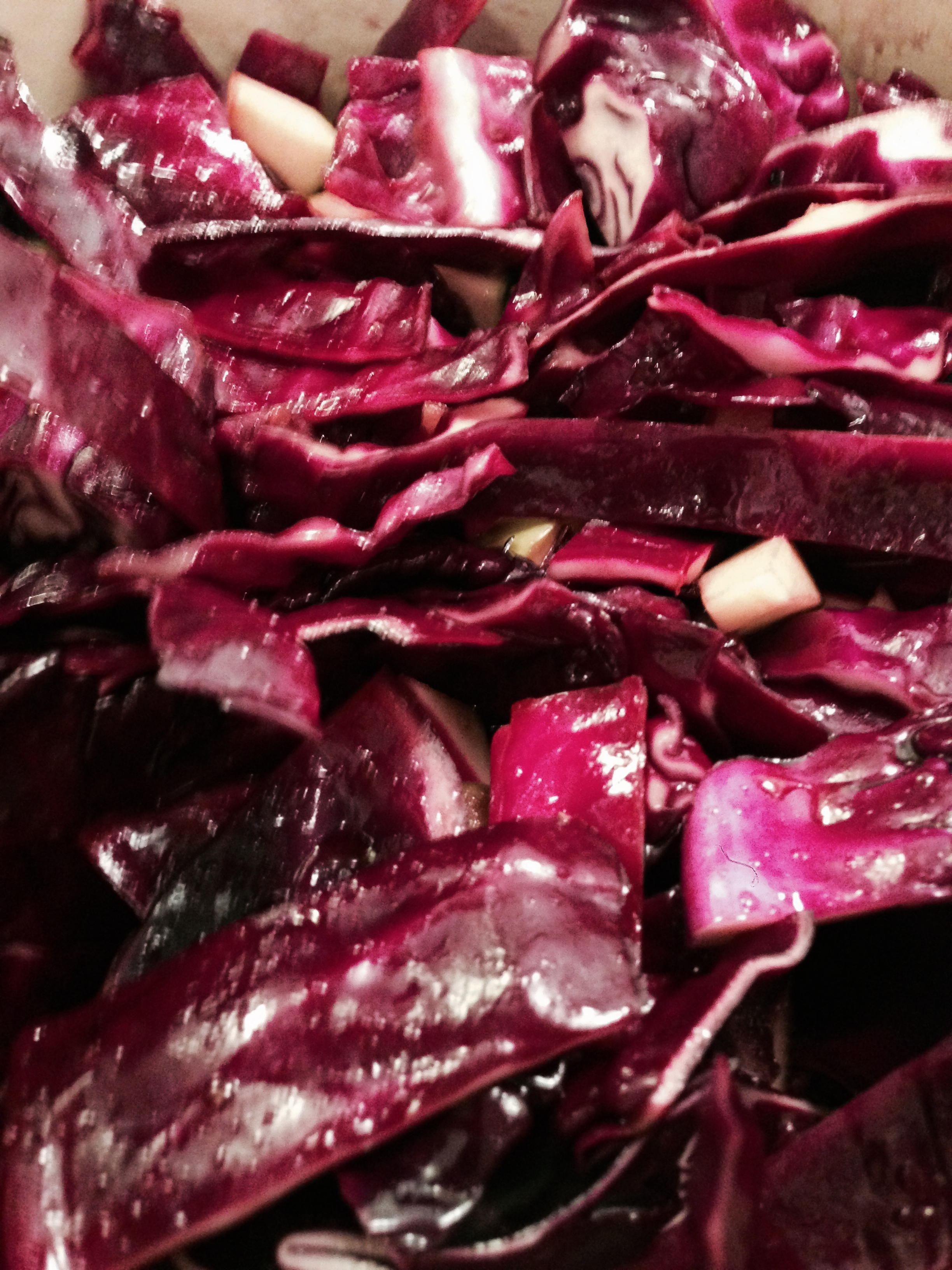 Cooking the red cabbage