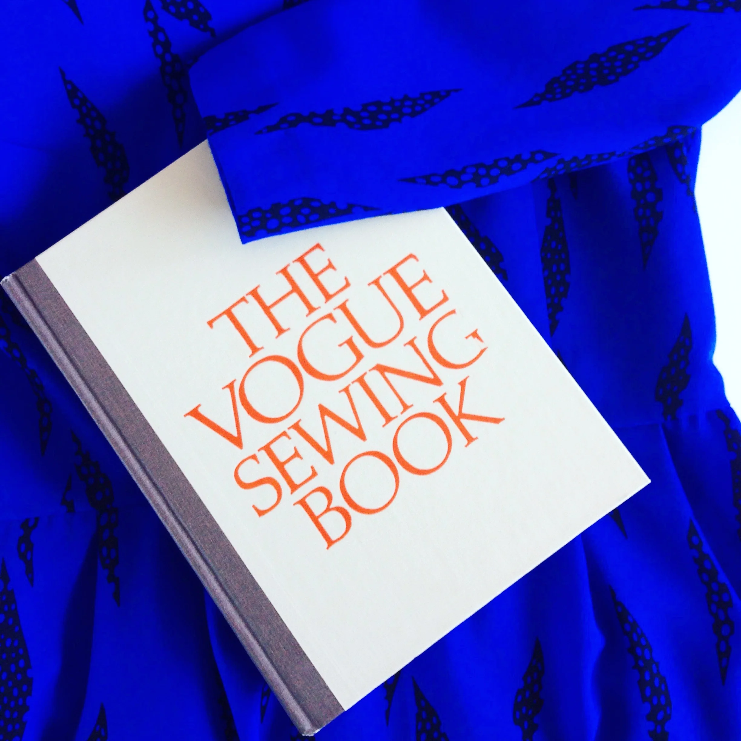 "Very" Easy Vogue: The Blue Linen Dress