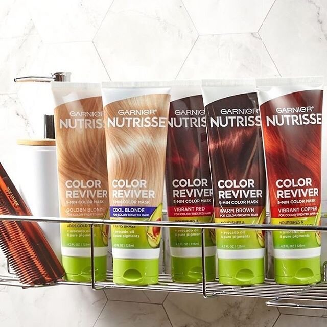 the faded hair color has to go 😱😱😱 #covid19 #hairshamespiral
.
📸 by @studiowestbrook .
.
@garnierusa Tell your faded haircolor buh-byee👋🙅&zwj;♀️Nutrisse Color Reviver Masks bring back your day 1 color vibrancy in just 5 minutess🙌 Comment your 