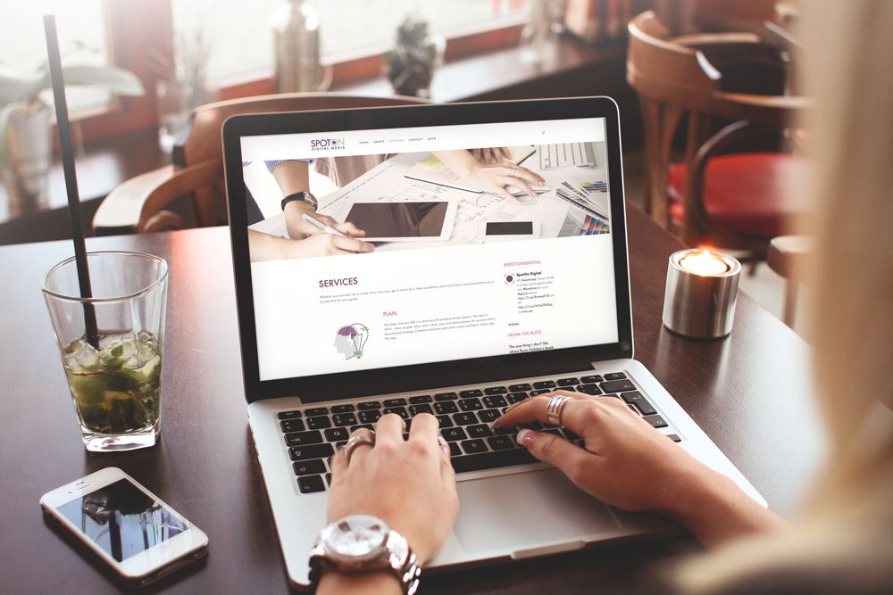 07-spoton-website-desk-2.png