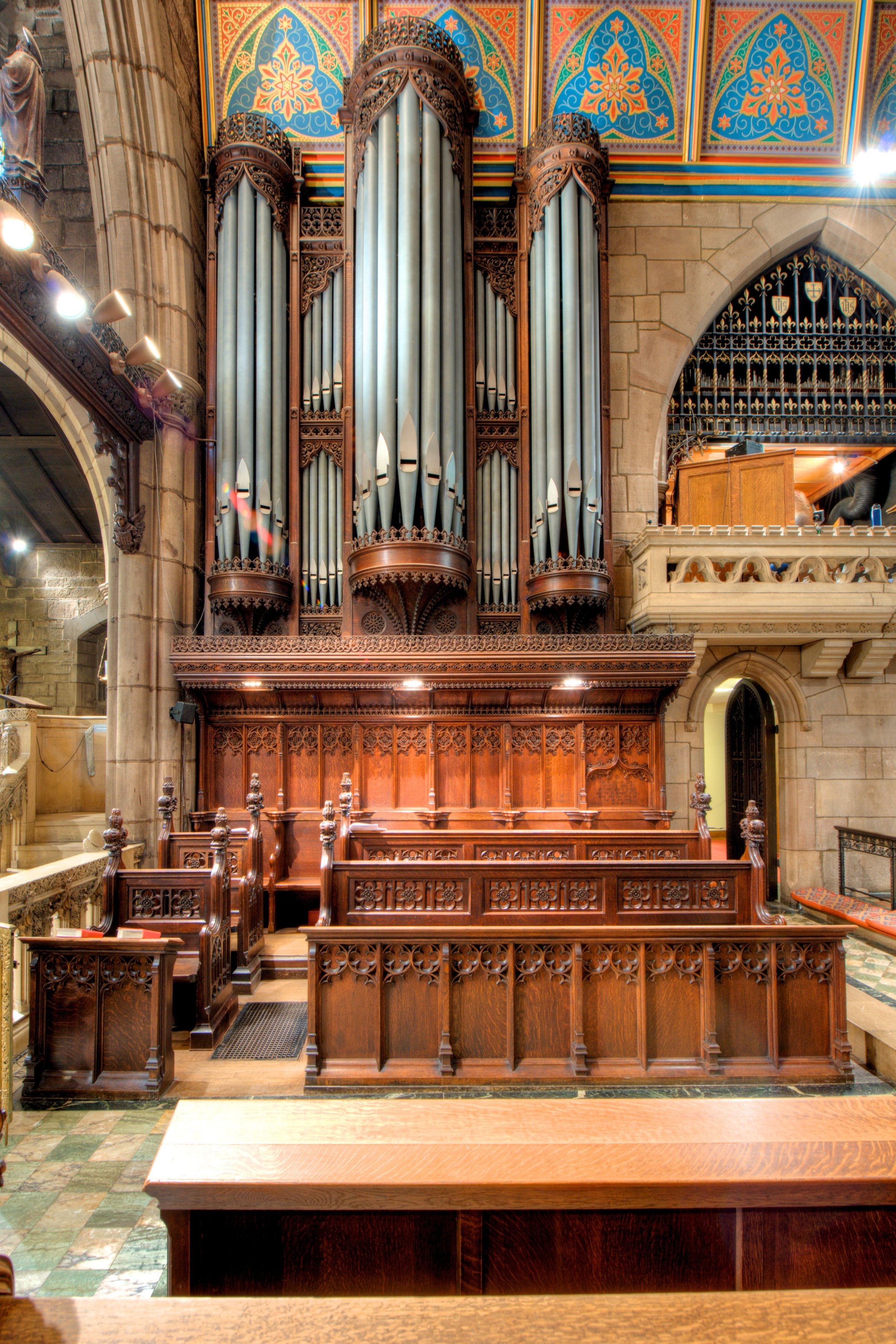 Organ, choir.jpg