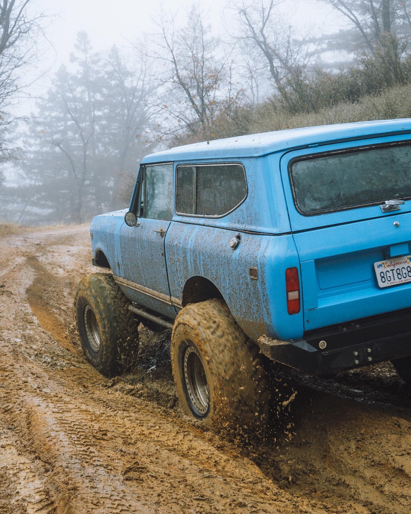 A few weeks ago it was mud season. Now it&rsquo;s eight feet of snow season.
🚙
#ihscout #overland #rockcrawler #adventuremobile #offroad #muddin #overlanding