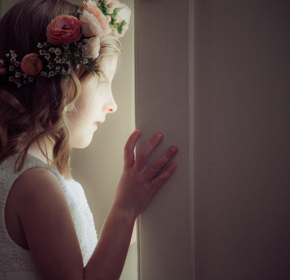 Sweet little flower girl with flower crown&nbsp; - photographed by&nbsp;  Dylan Nolte