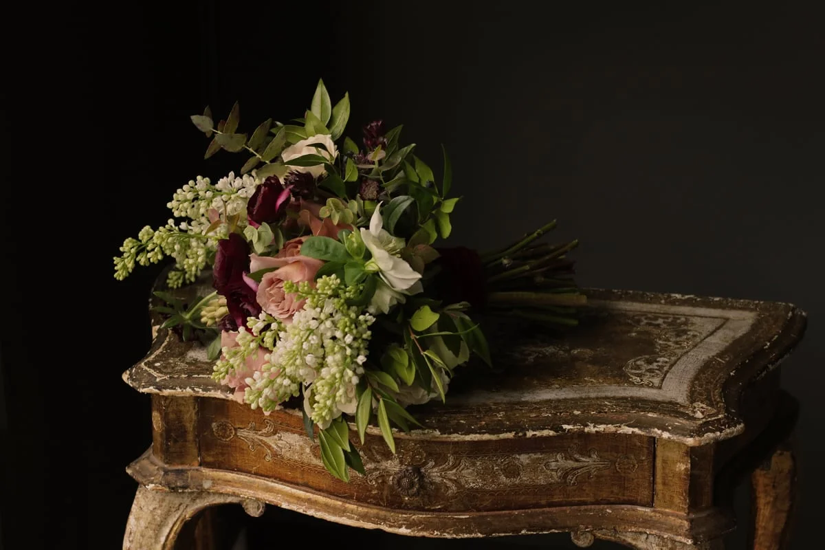 Bouquet tied with sumptuous velvet ribbon