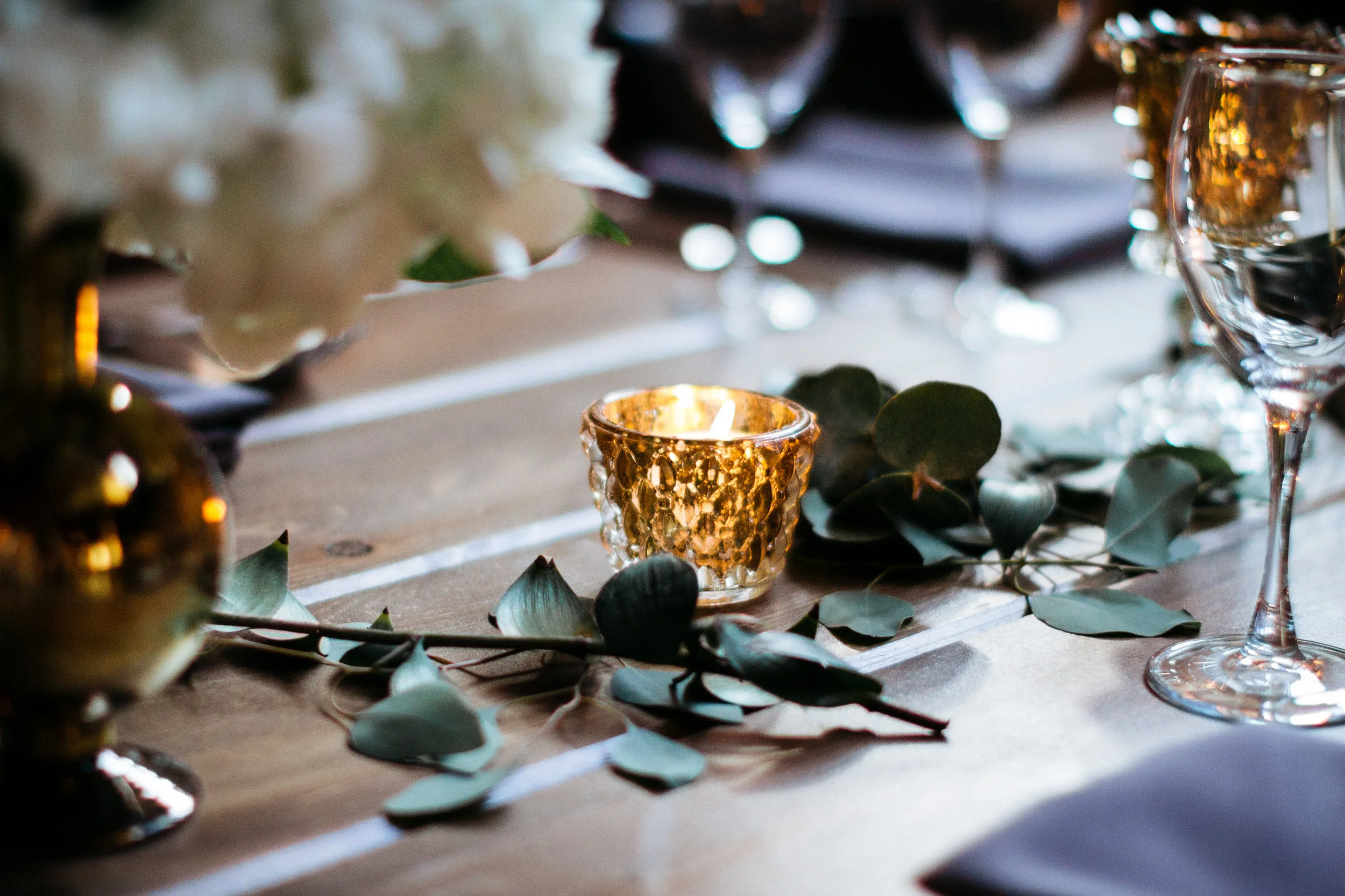 Aimee & Jeremy's Chicago Classic Vintage Wedding | Photo by Dorey Kronick