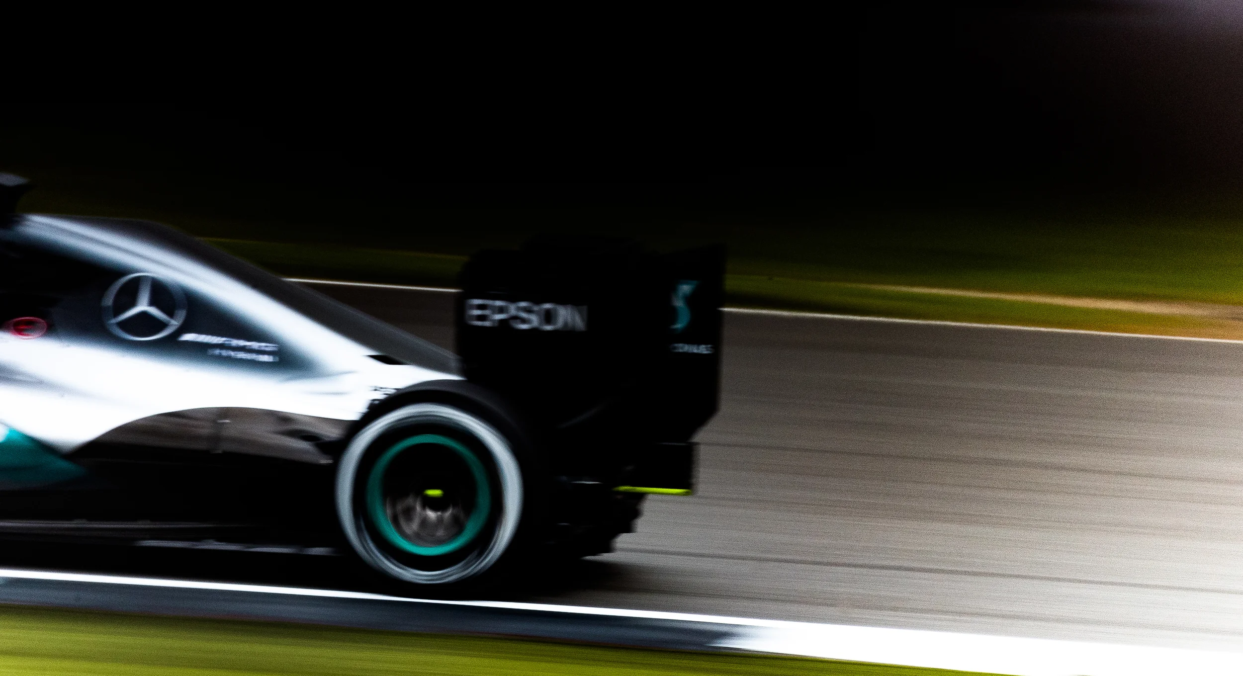 Merc. Nikon D750 x 70-210mm