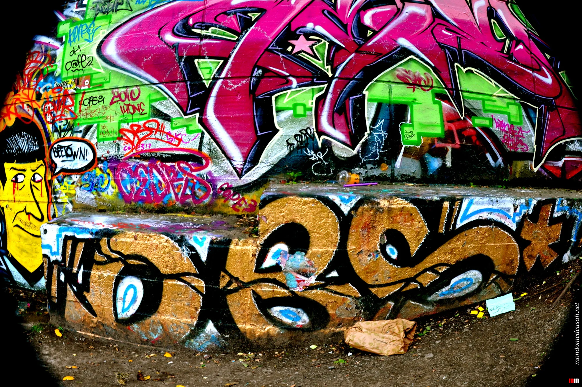 graffiti-june-2011-2000-mondomedeusah-006.jpg