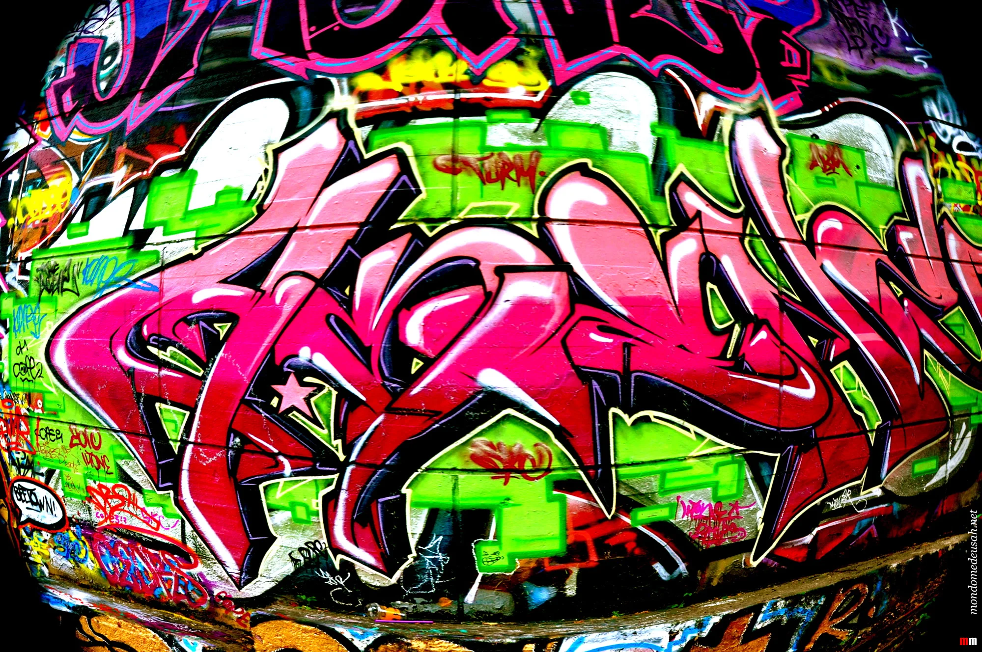 graffiti-june-2011-2000-mondomedeusah-008.jpg