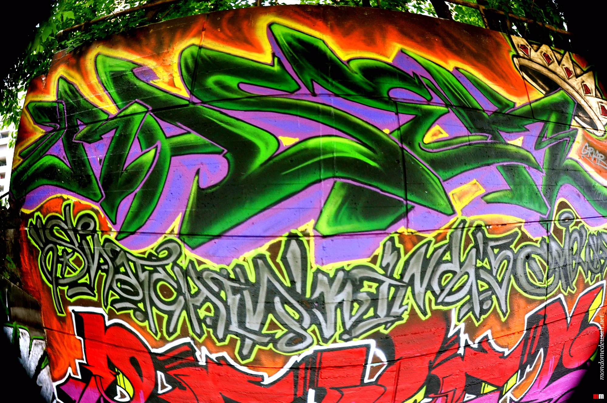 graffiti-june-2011-2000-mondomedeusah-015.jpg