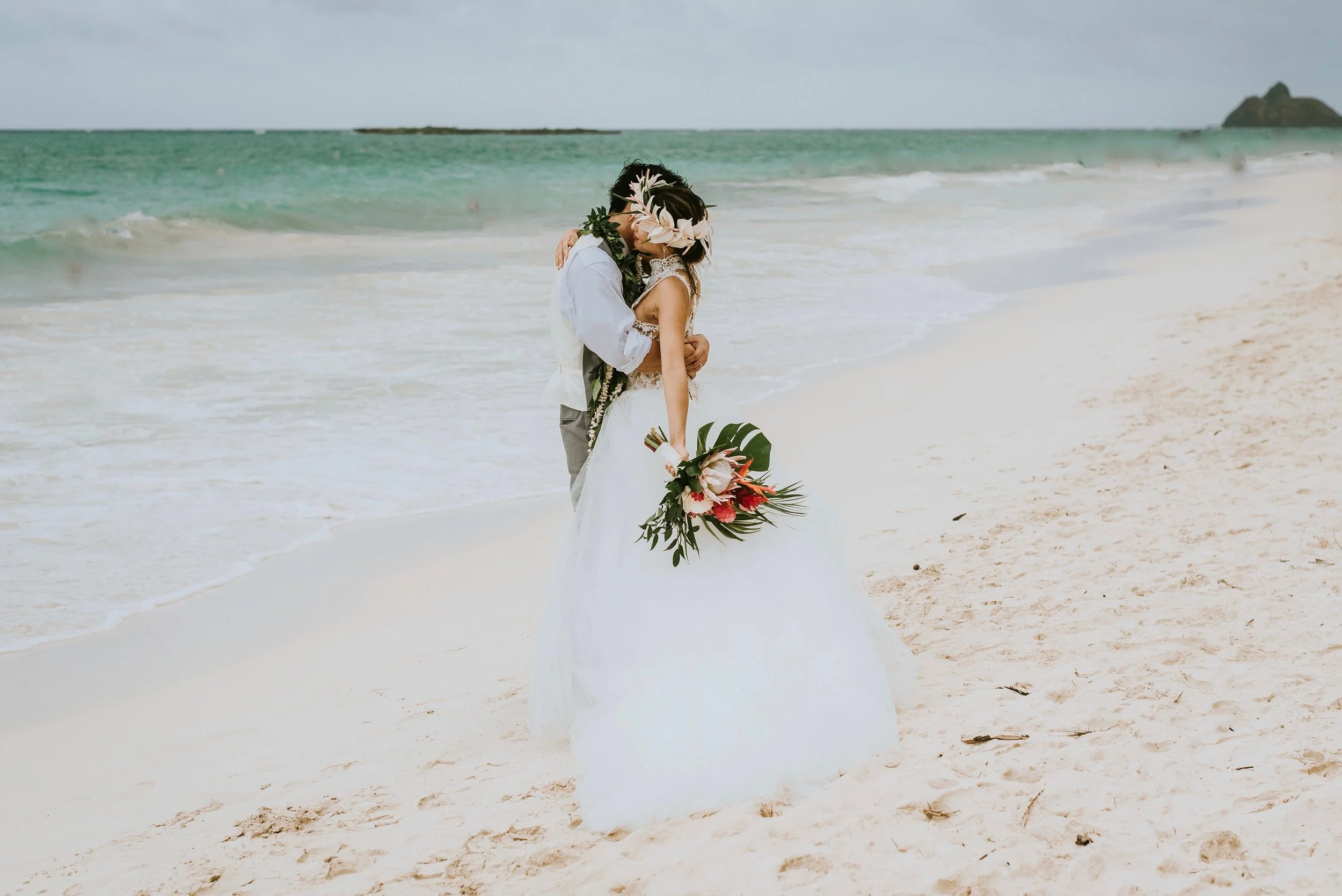 Bride&GroomBeachKei&Kentaro-usedGoogle.jpg