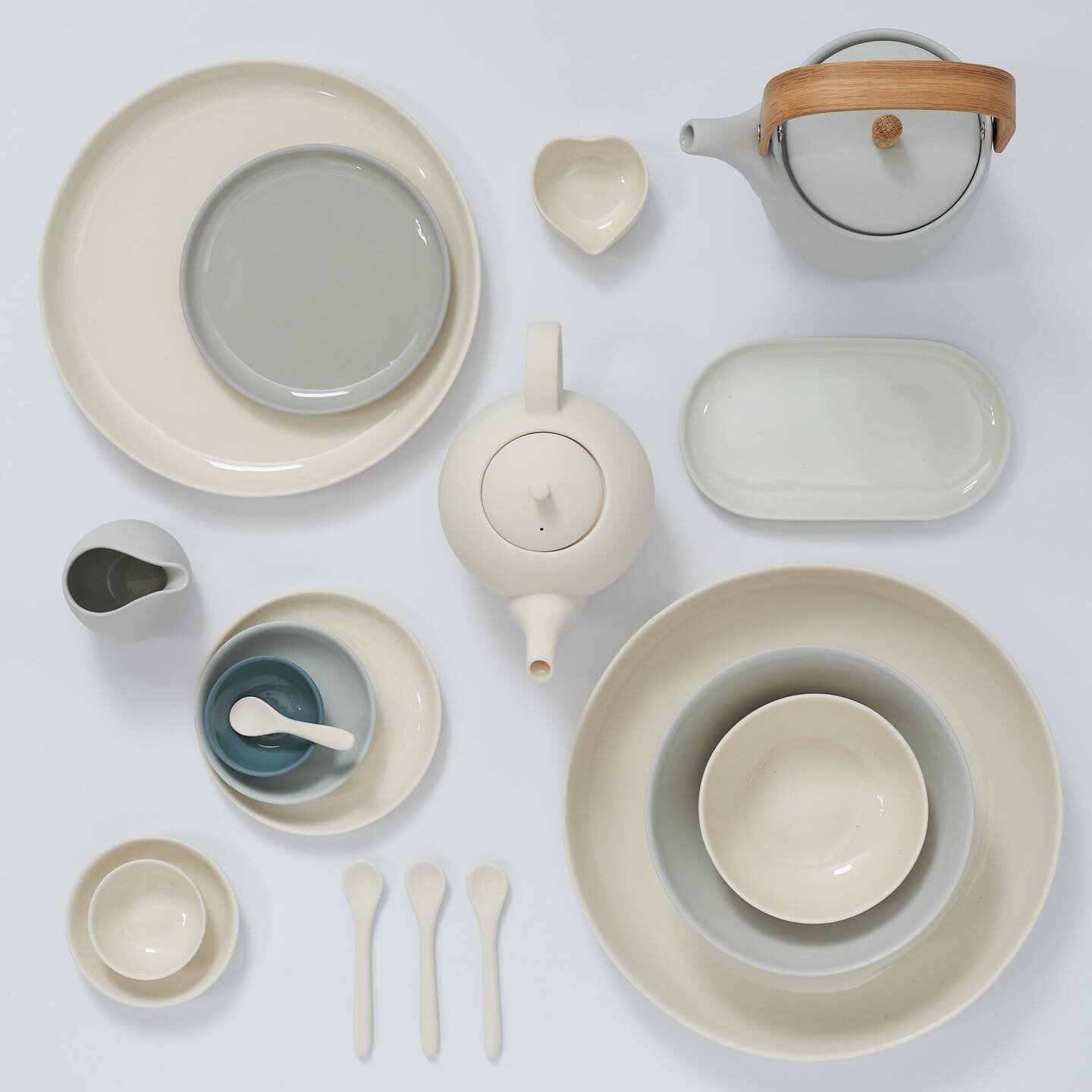 Did you know that we have 4 sizes of round plates, 2 sizes of oval plates &amp; at least 10 different bowl shapes? 🤍🍚🍽️⚪️🔘

I launched a basic range of 5 shapes just over 10 years ago, that were initially made in beautiful bone china. ..&amp; mad