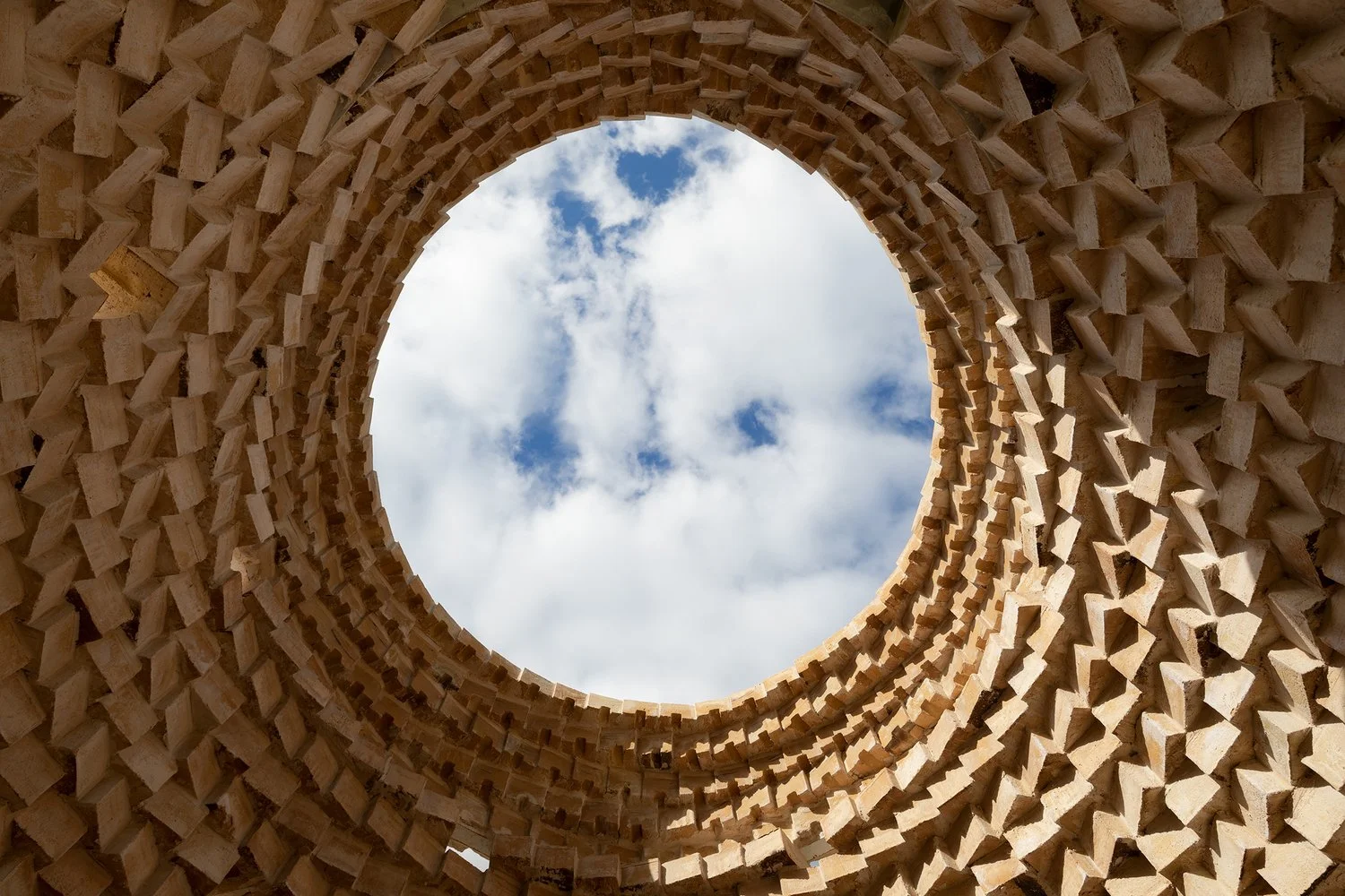 Trends and Tendencias de Interiorismo 2023 - 2024: Bienestar (Wellness) - El Temazcal (Steam Bath)