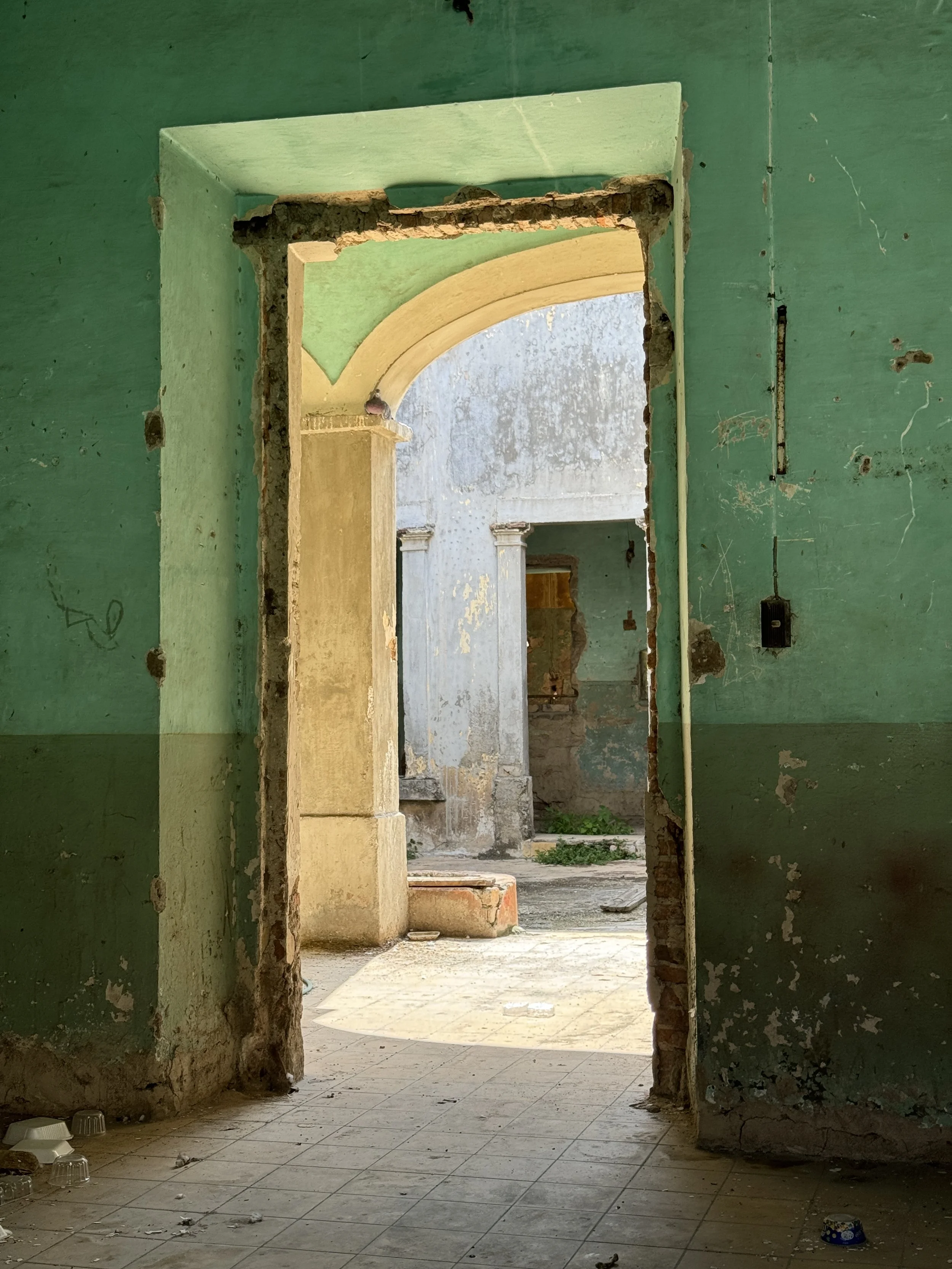 The Intricacies of Remodeling and Designing Your Mexican Dream Home: A Guide for English-Speaking Expats