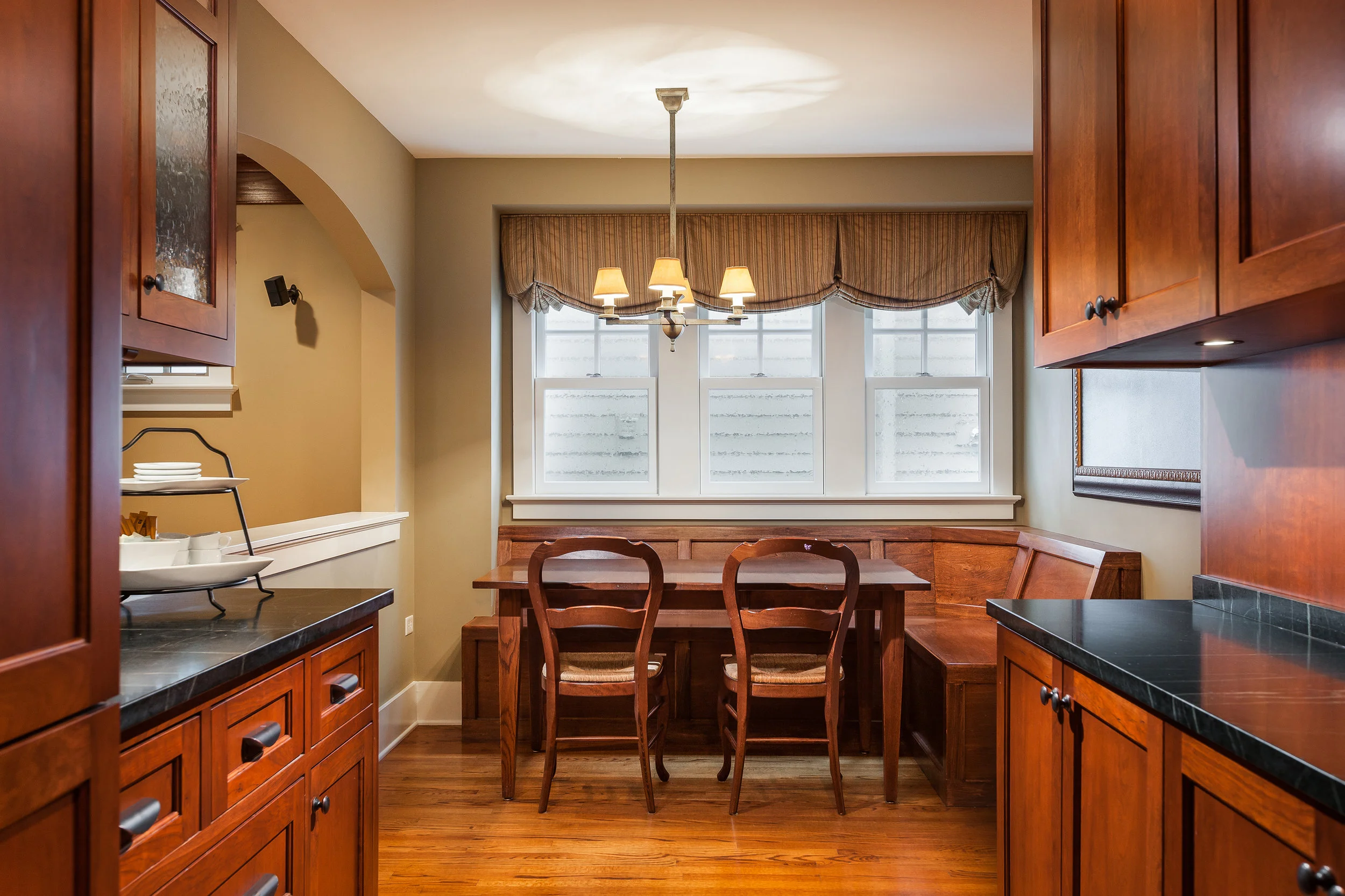 Kitchen Seating.jpg