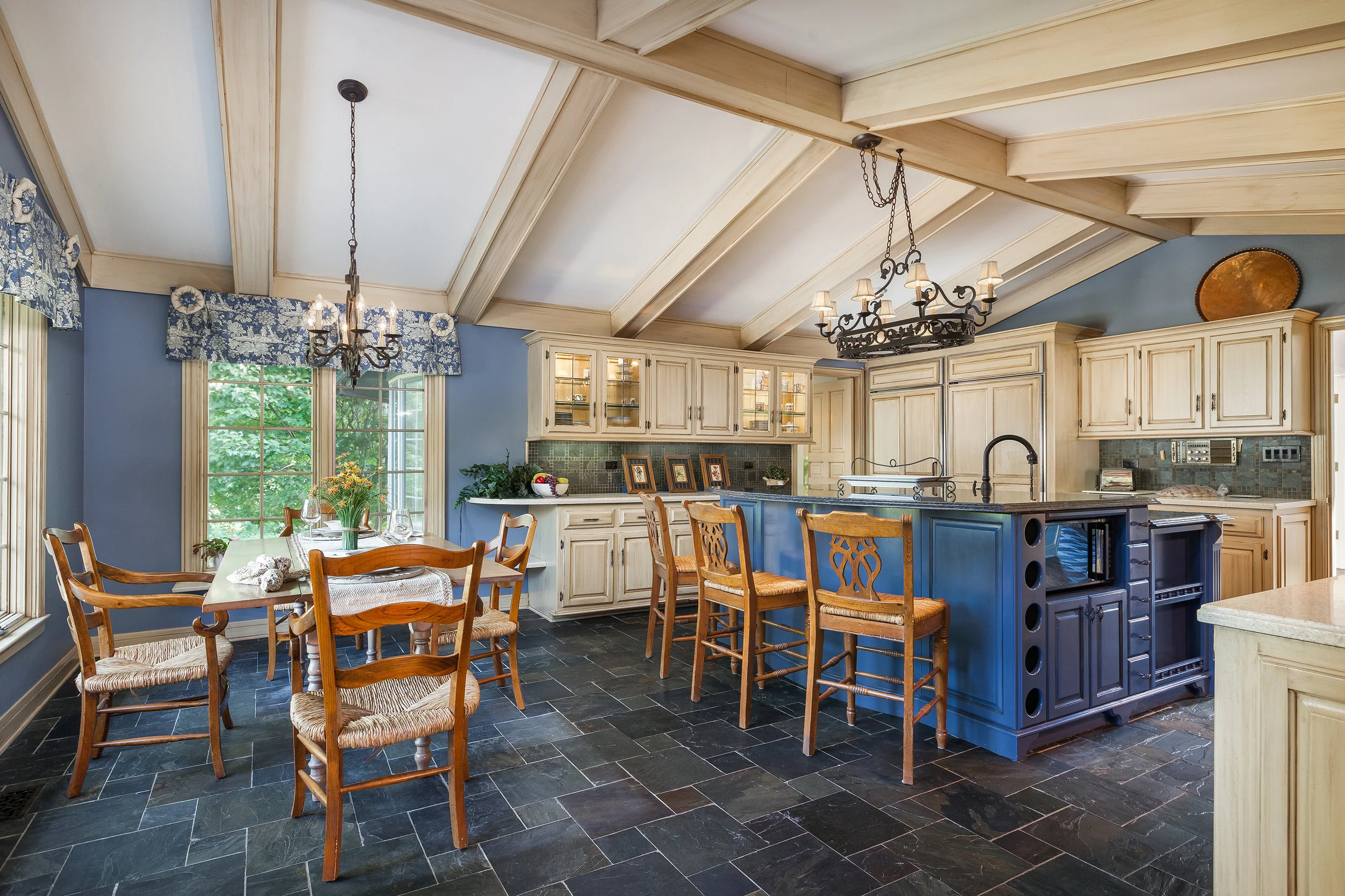 Kitchen 2.jpg