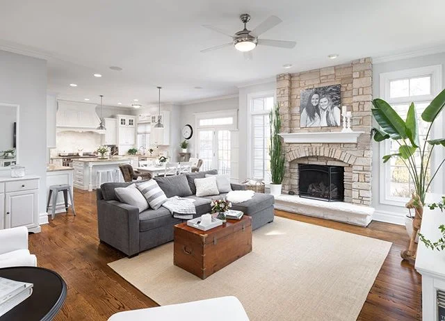 Big fan of this light and bright interior. #architecturephotography #interiordesign #realestateagent #realty #realtor #luxuryrealestate #theville #naperville #realestatephotography #whitekitchen #interiordecorating #interiorphotography #luxury #homef