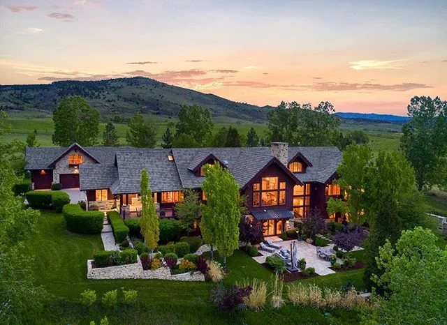 Throwback to early June when I got the chance to be flown to Colorado to shoot this beauty. Such a peaceful setting and was a pleasure to shoot. #realestate #realty #luxuryrealestate #architecturephotography #architecture #mountainhome #colorado #col