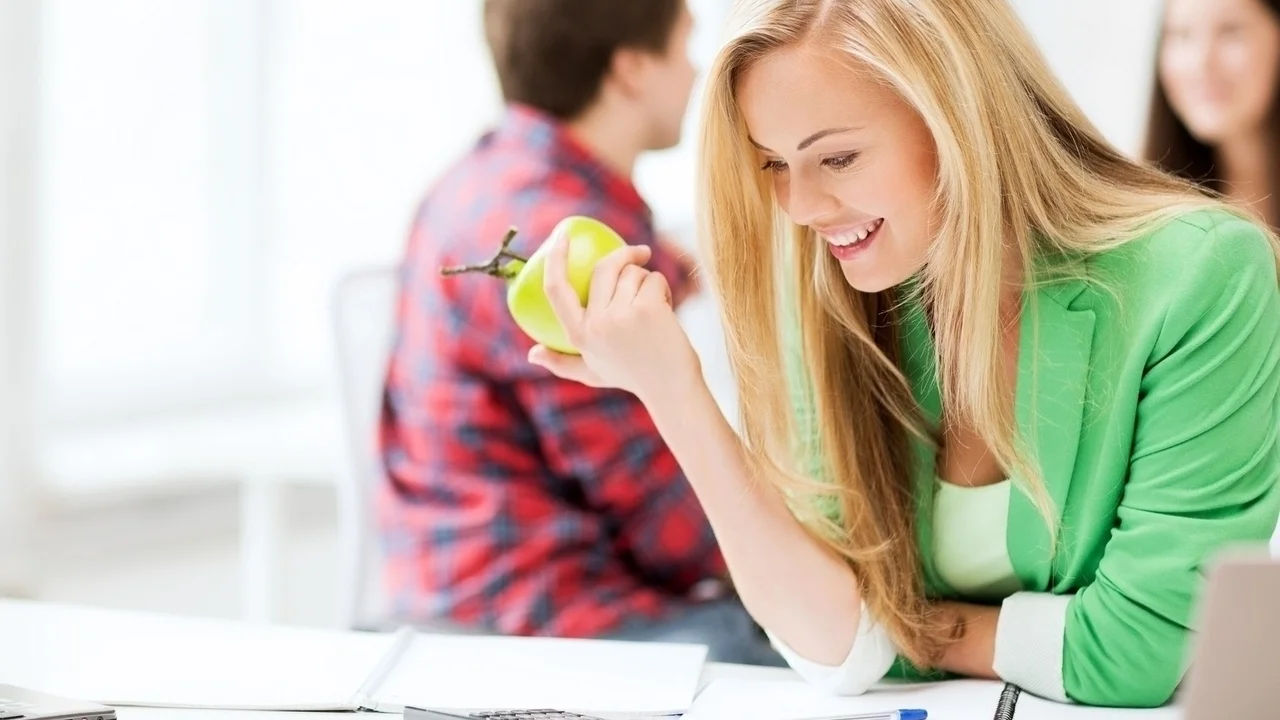 college students eat on a budget
