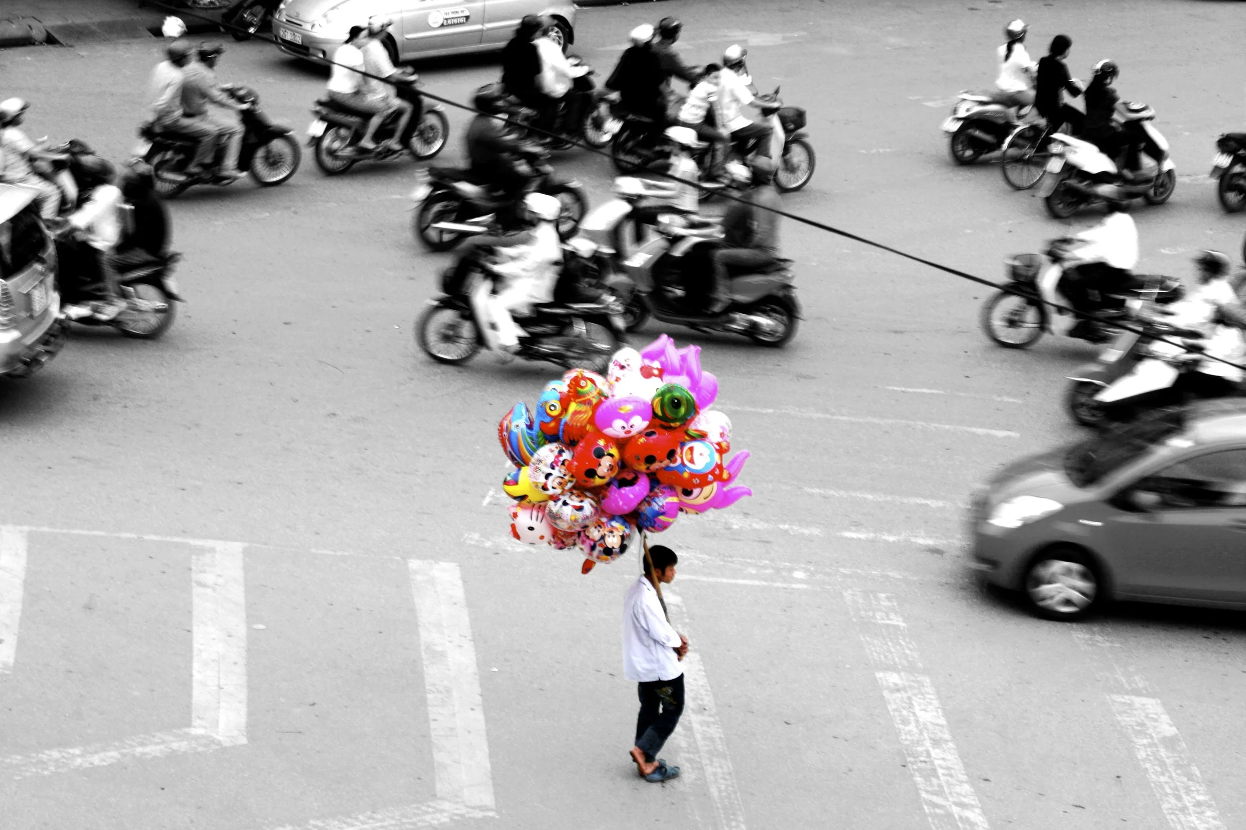 IMG_7922BALOONb&w.jpg