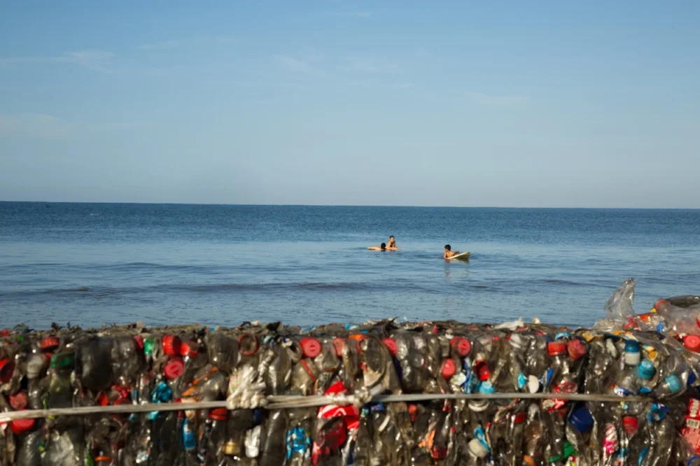 2015_12_27_Plastico_Day6_MorningBeachPlastic_5DMK3_STILLS_0078.jpg