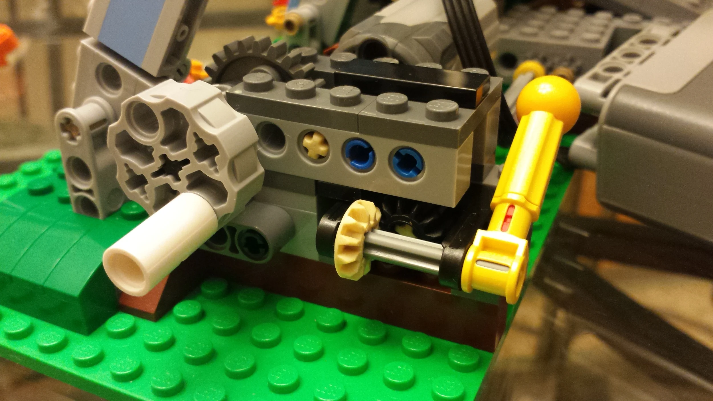 Lots of Technic pieces for a Creator set!