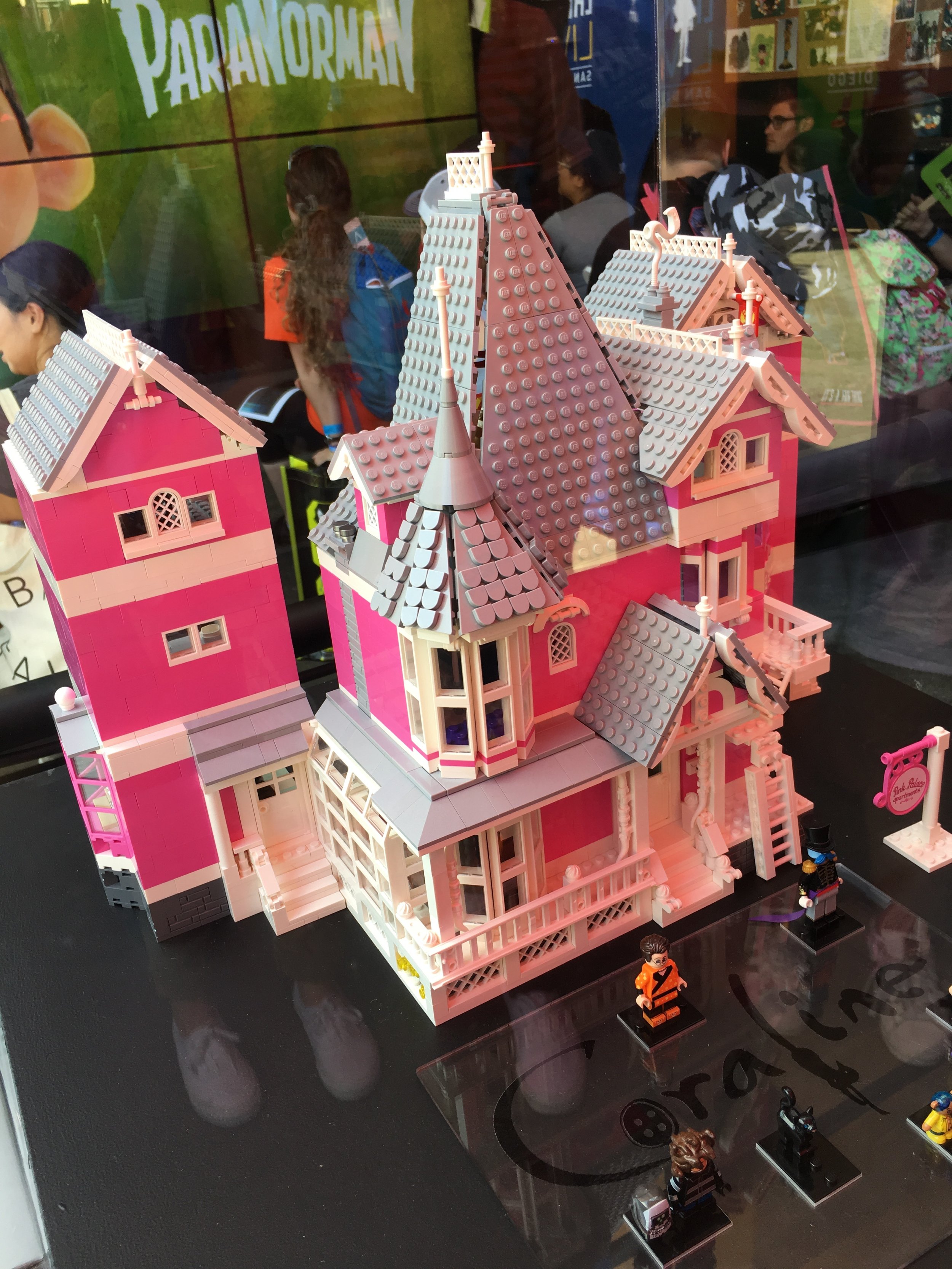 lærred turnering Uden for Coraline's Pink Palace - BrickNerd - All things LEGO and the LEGO fan  community