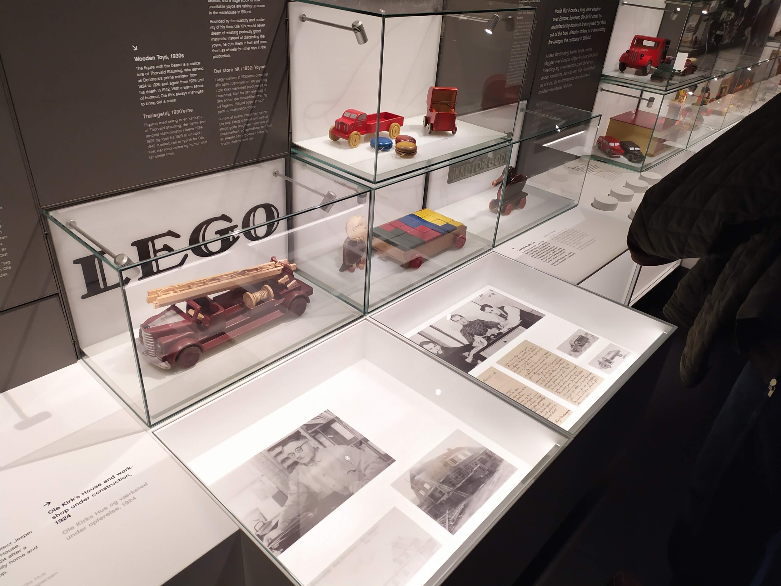 vulgaritet Ren og skær fattigdom Everything You Need to Know About the History Collection Tours at LEGO  House - BrickNerd - All things LEGO and the LEGO fan community