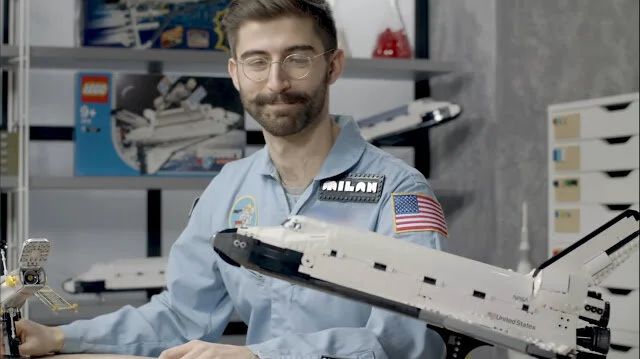 lego-10283-nasa-space-shuttle-discovery-hubble-designer-interview-milan-madge-model-overview.jpg