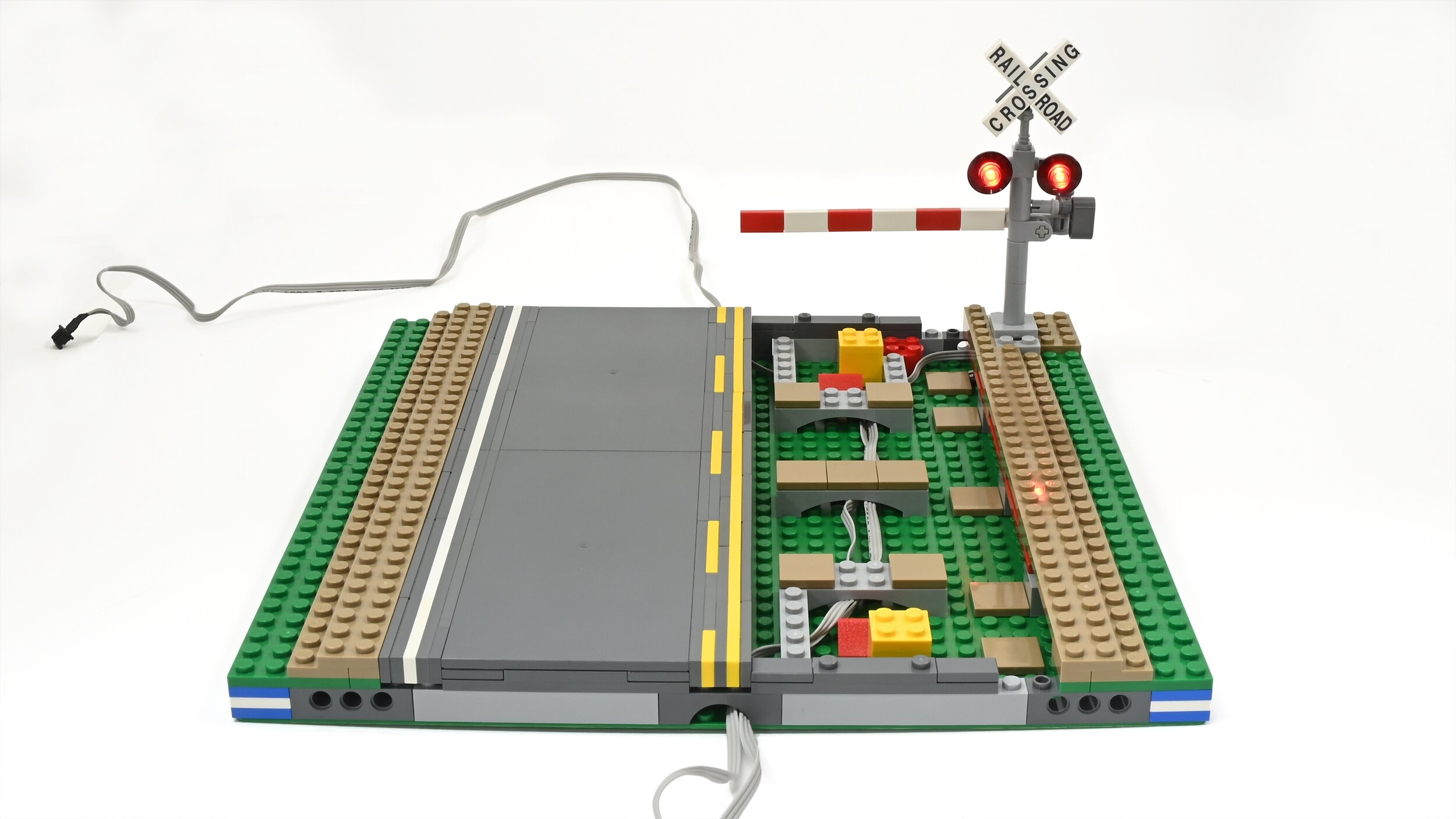 MILS 32x32 MultiRoad Level Crossing