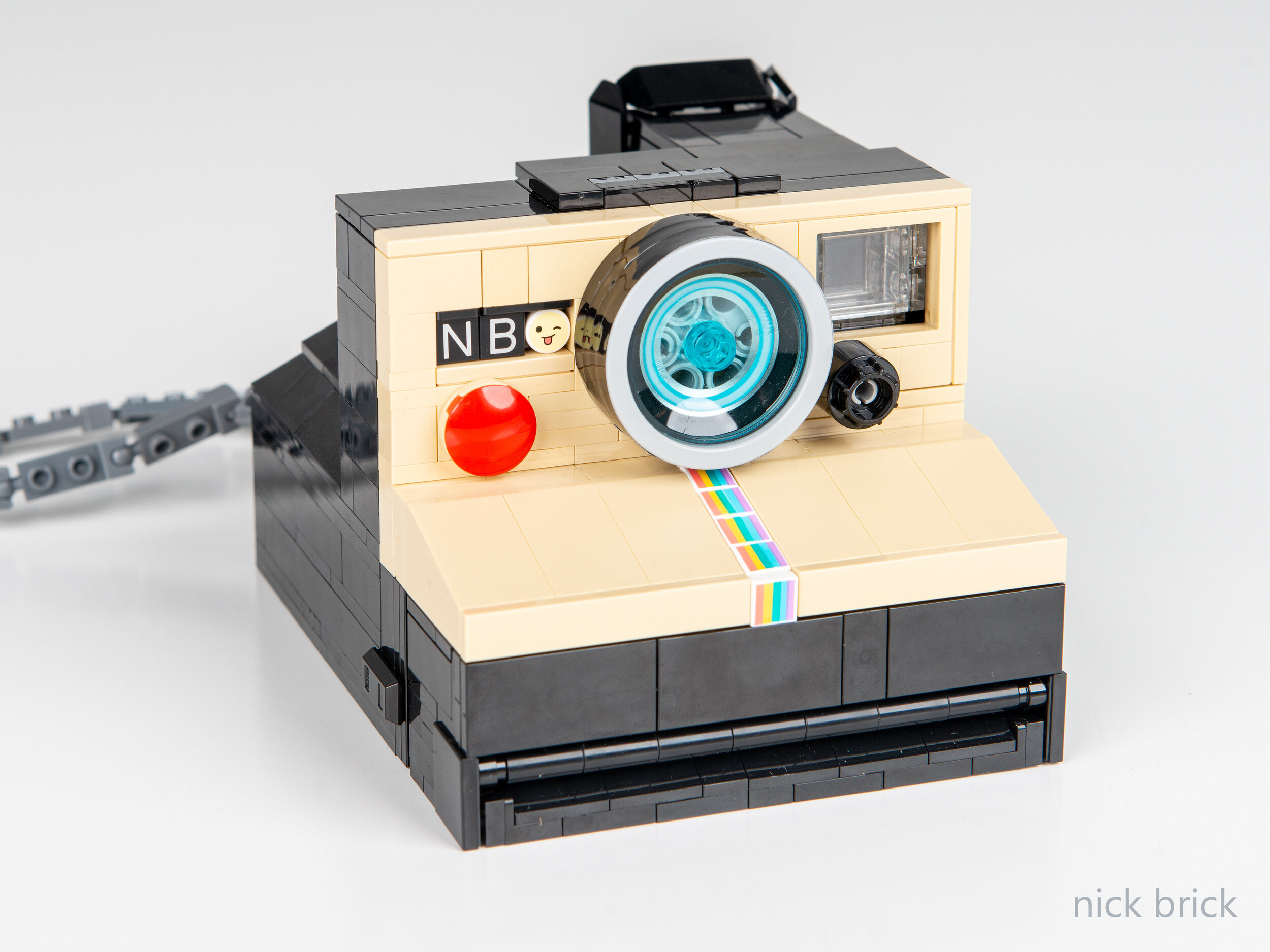 Instructions to Build a LEGO Vintage Camera - BrickNerd - All