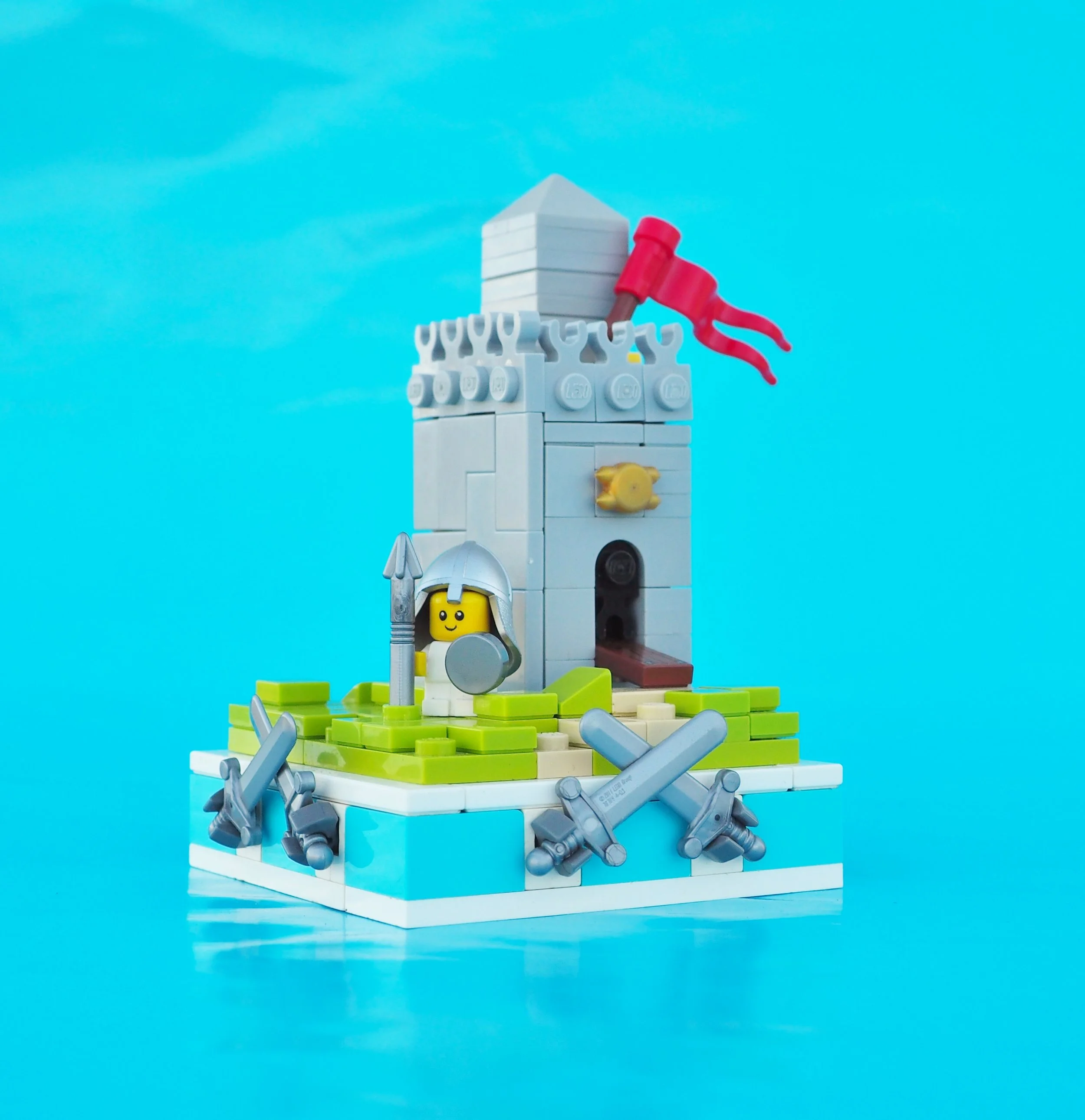  while the composition on this one is fairly good with the layout rising steadily and no one element blocking another, the border is ridiculously oversized for such a small MOC and quite distracting 