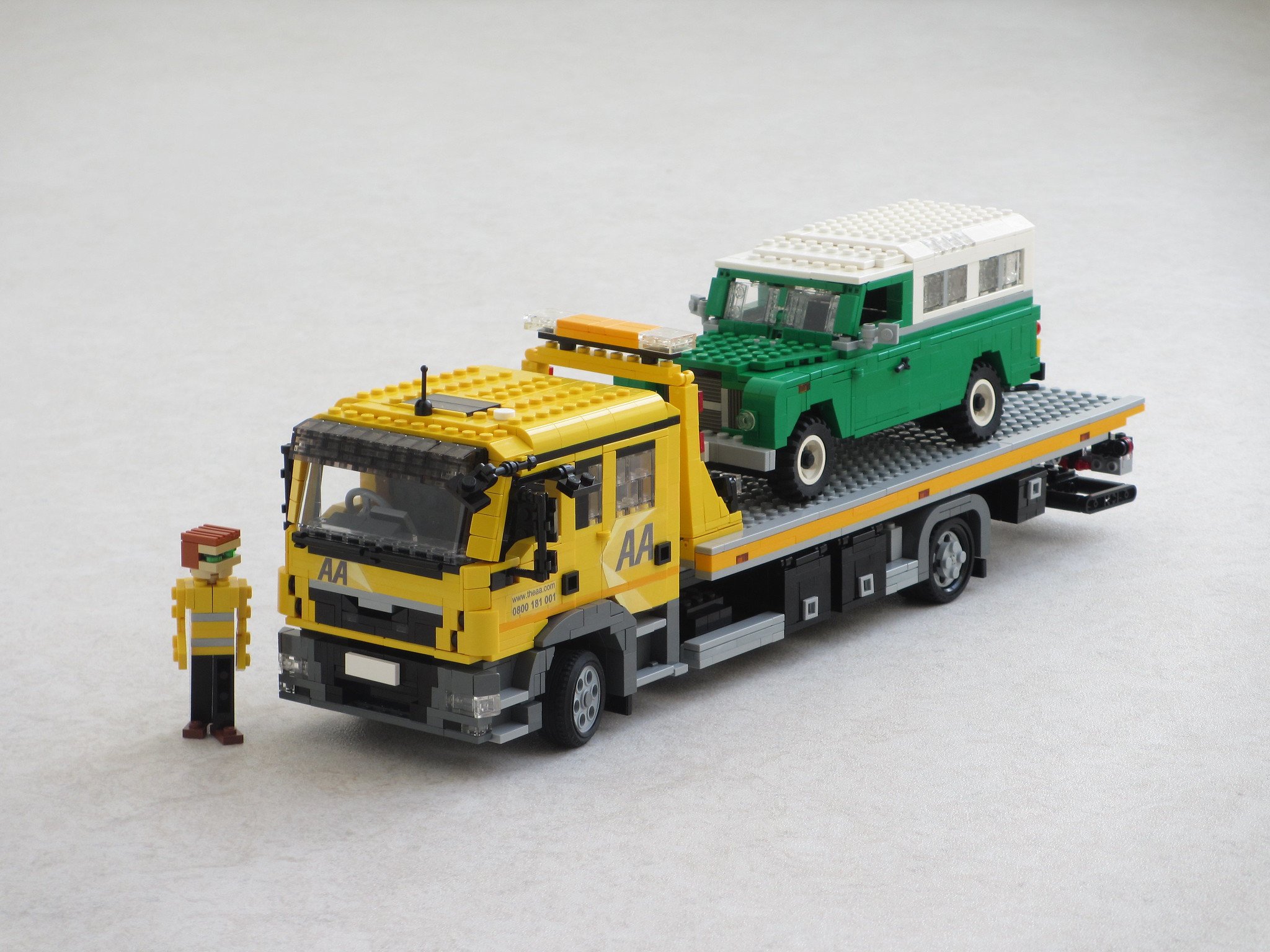 MAN Recovery Truck with Landrover.jpg