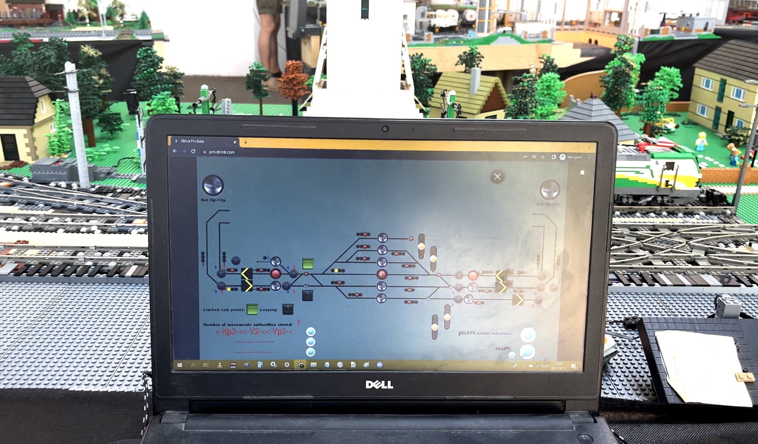 Donat Raab (from Hungary) implemented an amazing layout control system using his laptop. The virtual control panel allows operators to set routes and monitor status..