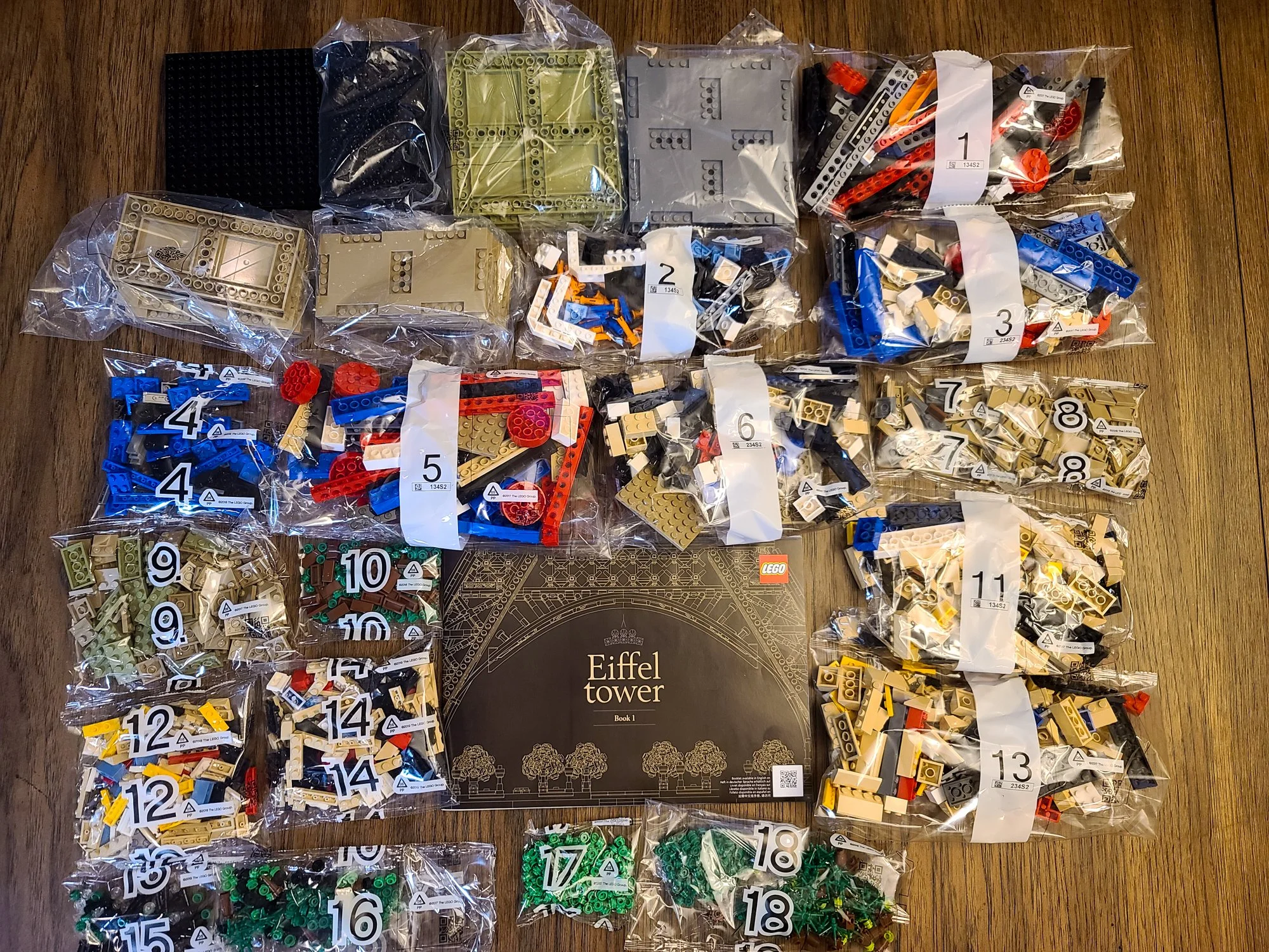 The LEGO UCS Christmas Tree: A Holiday Build Journal - BrickNerd - All ...