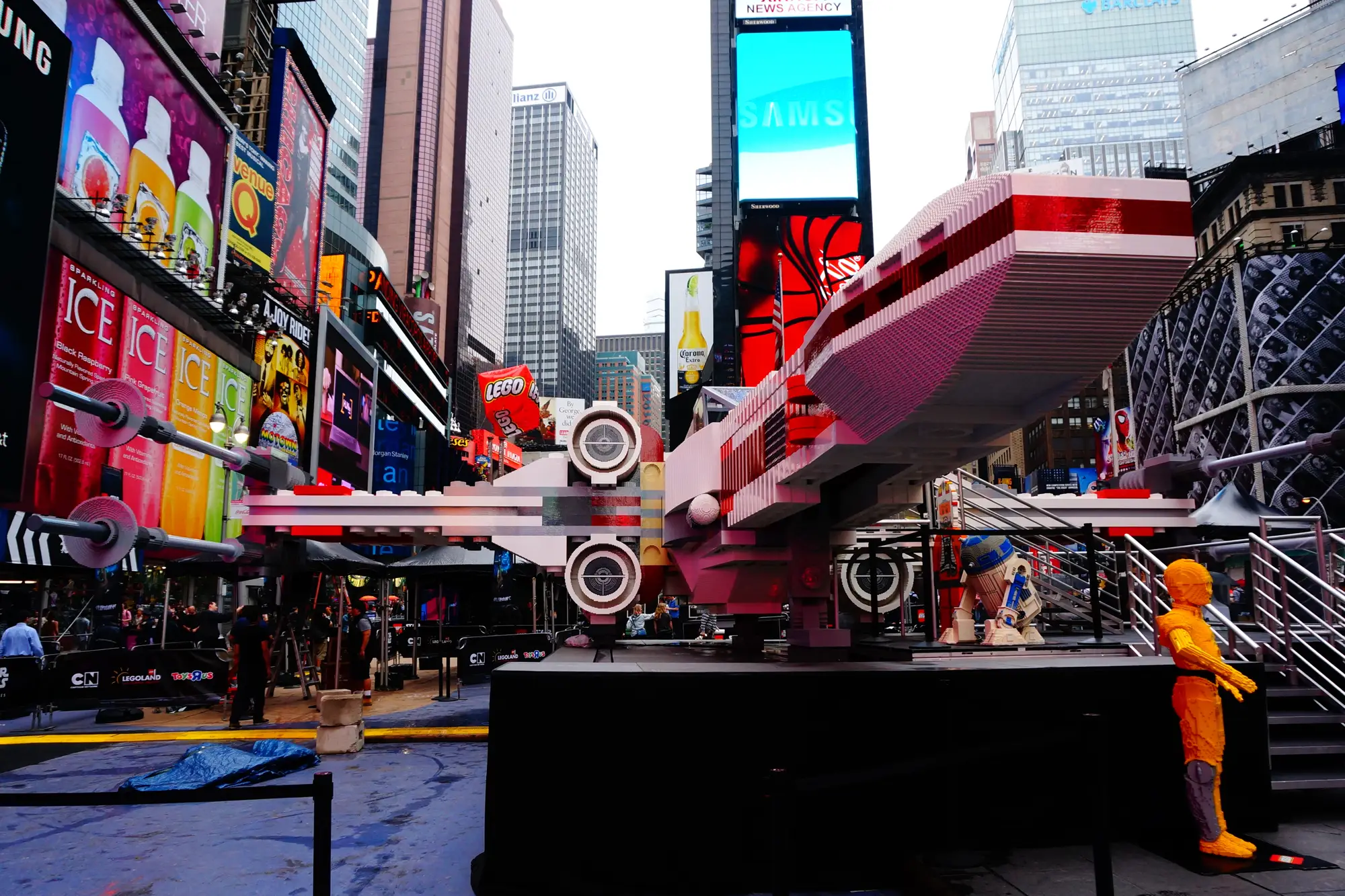 LEGO X-Wing Times Square 5.png