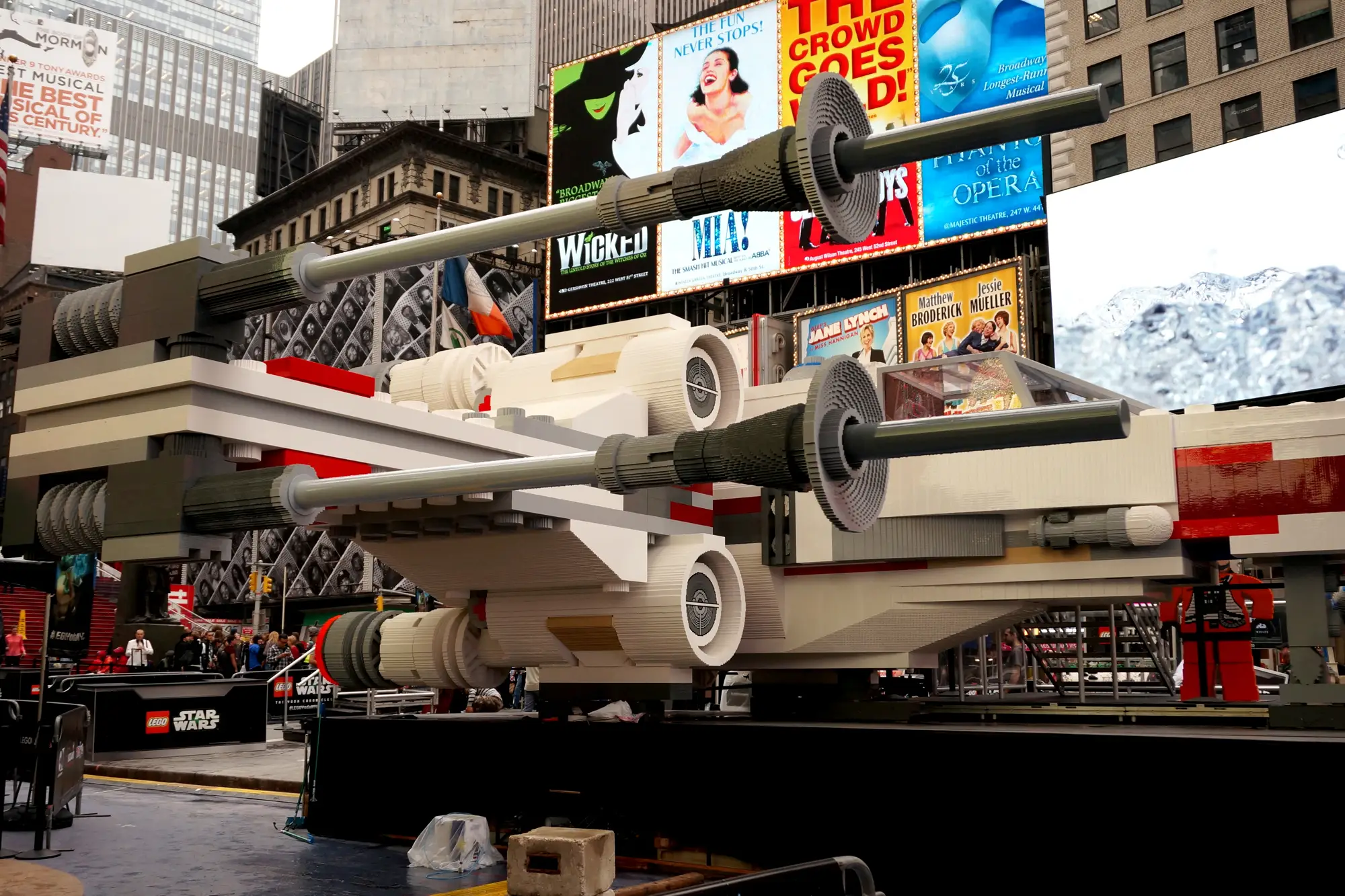 LEGO X-Wing Times Square 3.png