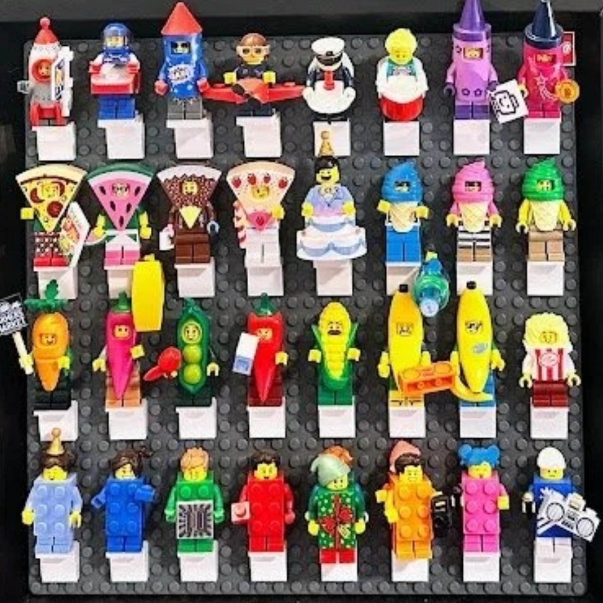 The Definitive Guide to LEGO Costumed Minifigures
