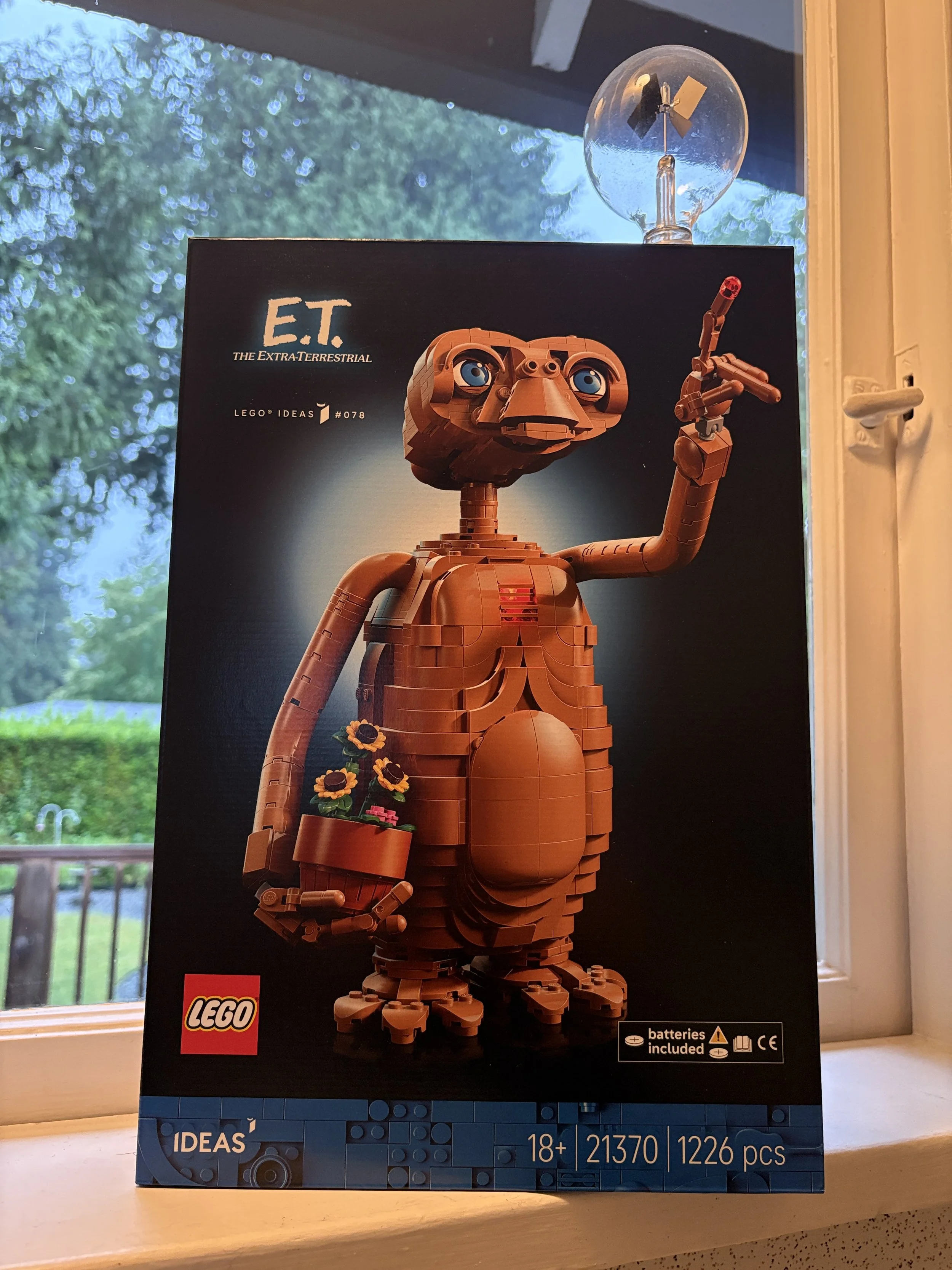 It's pretty exciting to have my very own E.T. in LEGO form!
