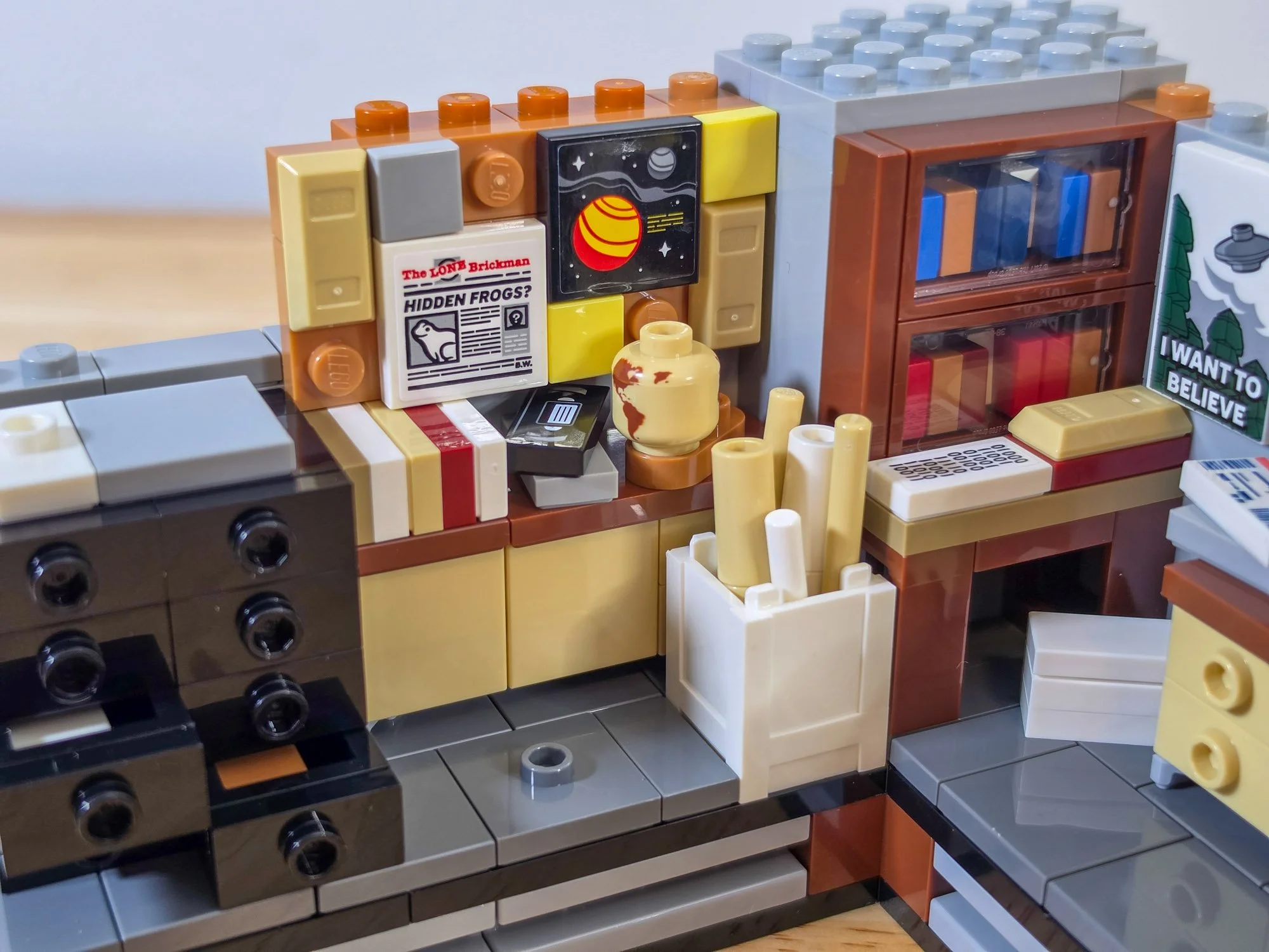 LEGO Ideas 21369 X-Files - BrickNerd (41).jpg